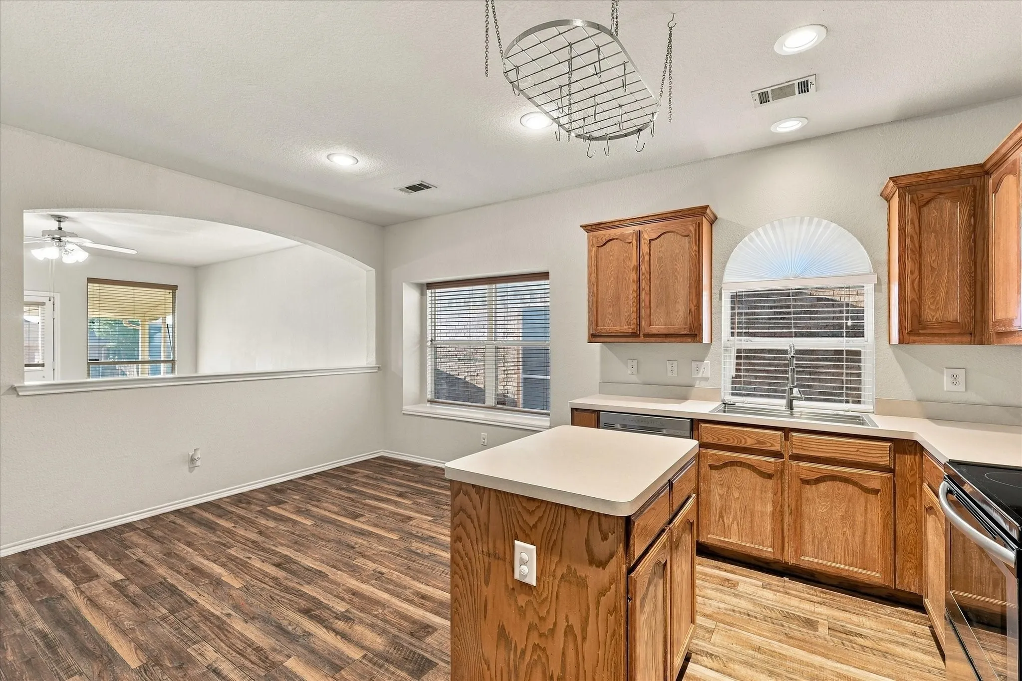 Single Family Residence For Rent in Tarrant County , 6316 Miranda Drive, Fort Worth, Texas 76131, 3 Bedroom, 2 Bathroom, 2 Garage spaces, 1,474 Sqft, built in 2005, mls#21408245, Real Estate Agent in Fort Worth, Homes For Rent in Tarrant county, Homes For Rent in Fort Worth, Realtor in Fort Worth Texas, Real Estate Brokerage Independent Realty Texas, Luminita Cordes Realtor