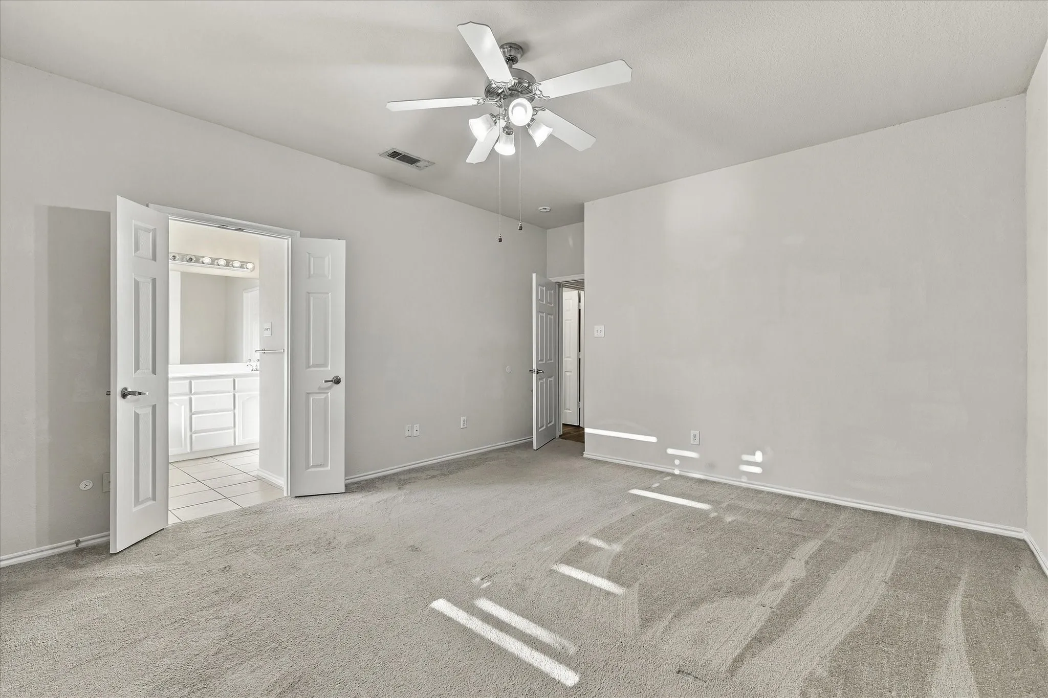 Single Family Residence For Rent in Tarrant County , 6316 Miranda Drive, Fort Worth, Texas 76131, 3 Bedroom, 2 Bathroom, 2 Garage spaces, 1,474 Sqft, built in 2005, mls#21408245, Real Estate Agent in Fort Worth, Homes For Rent in Tarrant county, Homes For Rent in Fort Worth, Realtor in Fort Worth Texas, Real Estate Brokerage Independent Realty Texas, Luminita Cordes Realtor