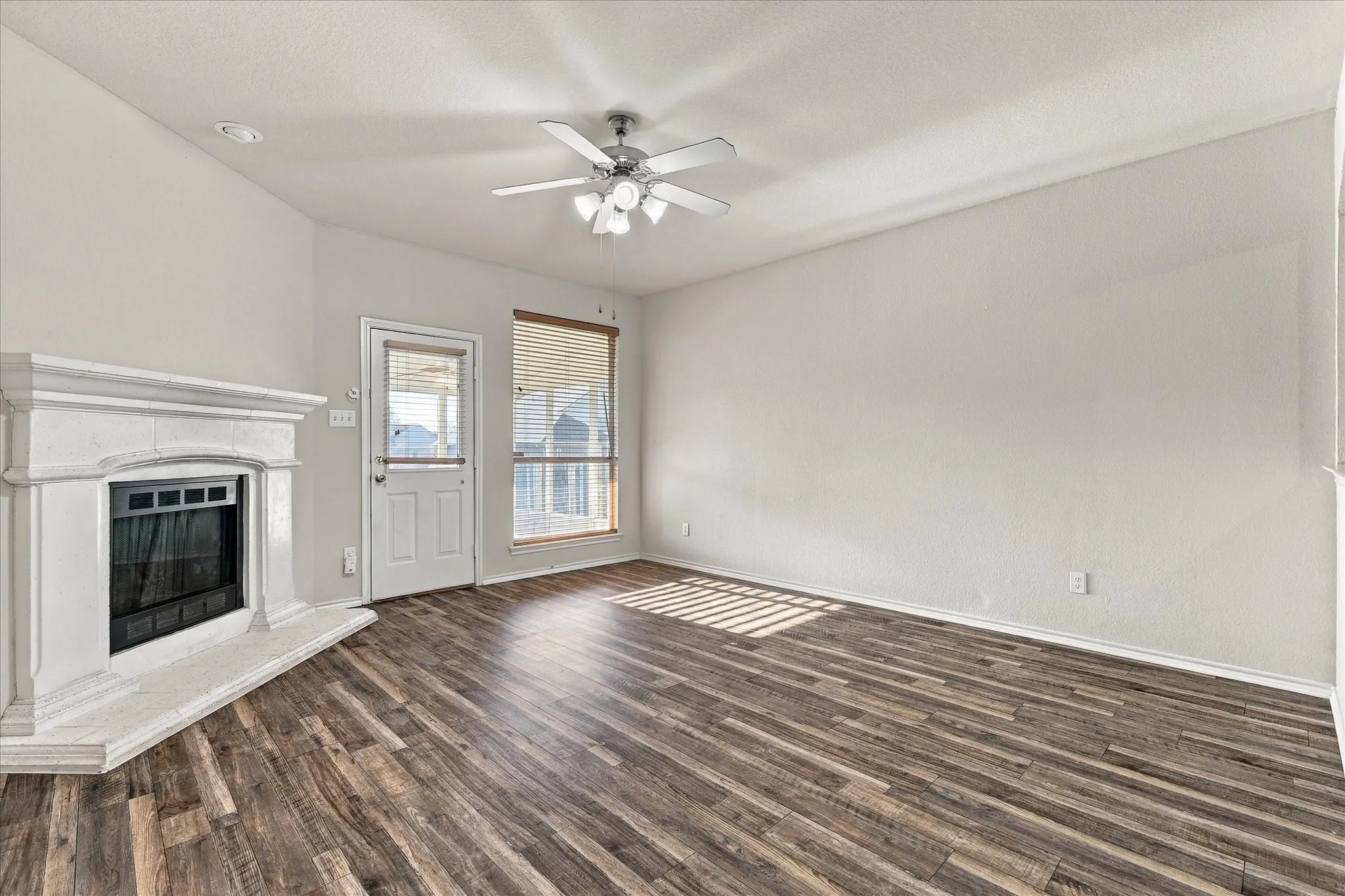 Single Family Residence For Rent in Tarrant County , 6316 Miranda Drive, Fort Worth, Texas 76131, 3 Bedroom, 2 Bathroom, 2 Garage spaces, 1,474 Sqft, built in 2005, mls#21408245, Real Estate Agent in Fort Worth, Homes For Rent in Tarrant county, Homes For Rent in Fort Worth, Realtor in Fort Worth Texas, Real Estate Brokerage Independent Realty Texas, Luminita Cordes Realtor