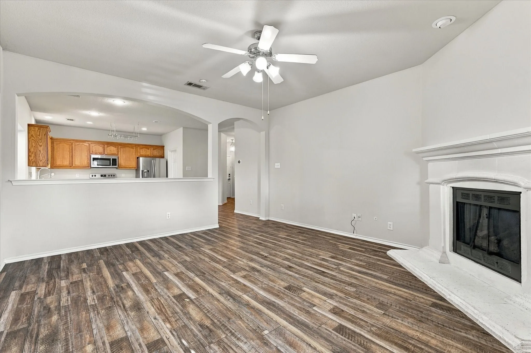Single Family Residence For Rent in Tarrant County , 6316 Miranda Drive, Fort Worth, Texas 76131, 3 Bedroom, 2 Bathroom, 2 Garage spaces, 1,474 Sqft, built in 2005, mls#21408245, Real Estate Agent in Fort Worth, Homes For Rent in Tarrant county, Homes For Rent in Fort Worth, Realtor in Fort Worth Texas, Real Estate Brokerage Independent Realty Texas, Luminita Cordes Realtor