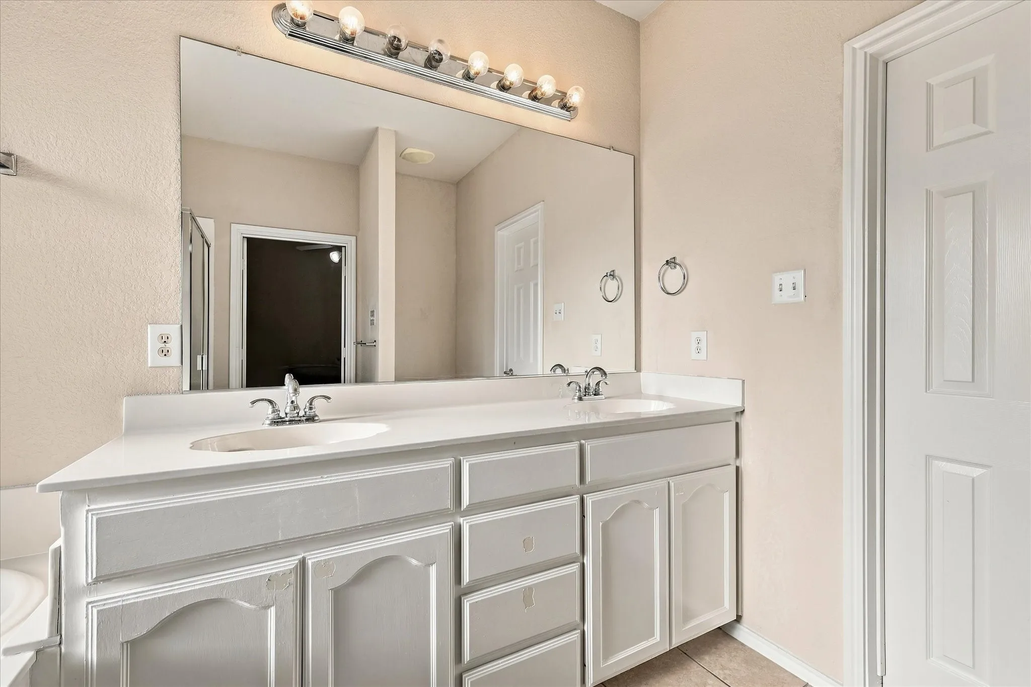 Single Family Residence For Rent in Tarrant County , 6316 Miranda Drive, Fort Worth, Texas 76131, 3 Bedroom, 2 Bathroom, 2 Garage spaces, 1,474 Sqft, built in 2005, mls#21408245, Real Estate Agent in Fort Worth, Homes For Rent in Tarrant county, Homes For Rent in Fort Worth, Realtor in Fort Worth Texas, Real Estate Brokerage Independent Realty Texas, Luminita Cordes Realtor