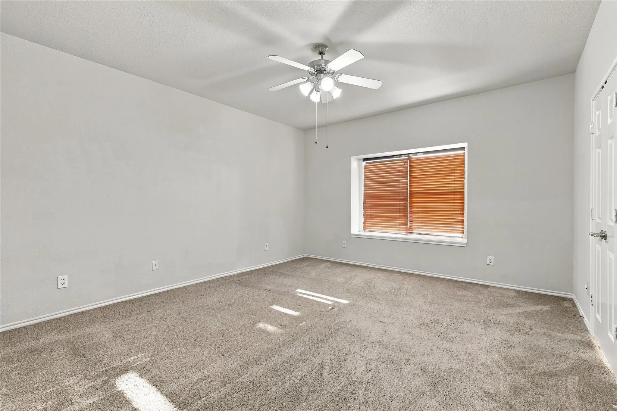 Single Family Residence For Rent in Tarrant County , 6316 Miranda Drive, Fort Worth, Texas 76131, 3 Bedroom, 2 Bathroom, 2 Garage spaces, 1,474 Sqft, built in 2005, mls#21408245, Real Estate Agent in Fort Worth, Homes For Rent in Tarrant county, Homes For Rent in Fort Worth, Realtor in Fort Worth Texas, Real Estate Brokerage Independent Realty Texas, Luminita Cordes Realtor