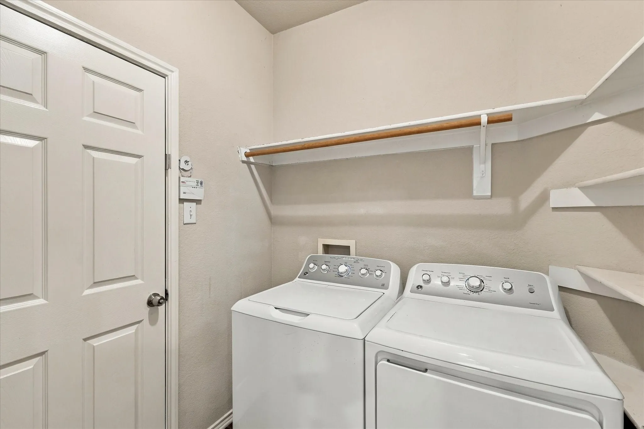 Single Family Residence For Rent in Tarrant County , 6316 Miranda Drive, Fort Worth, Texas 76131, 3 Bedroom, 2 Bathroom, 2 Garage spaces, 1,474 Sqft, built in 2005, mls#21408245, Real Estate Agent in Fort Worth, Homes For Rent in Tarrant county, Homes For Rent in Fort Worth, Realtor in Fort Worth Texas, Real Estate Brokerage Independent Realty Texas, Luminita Cordes Realtor