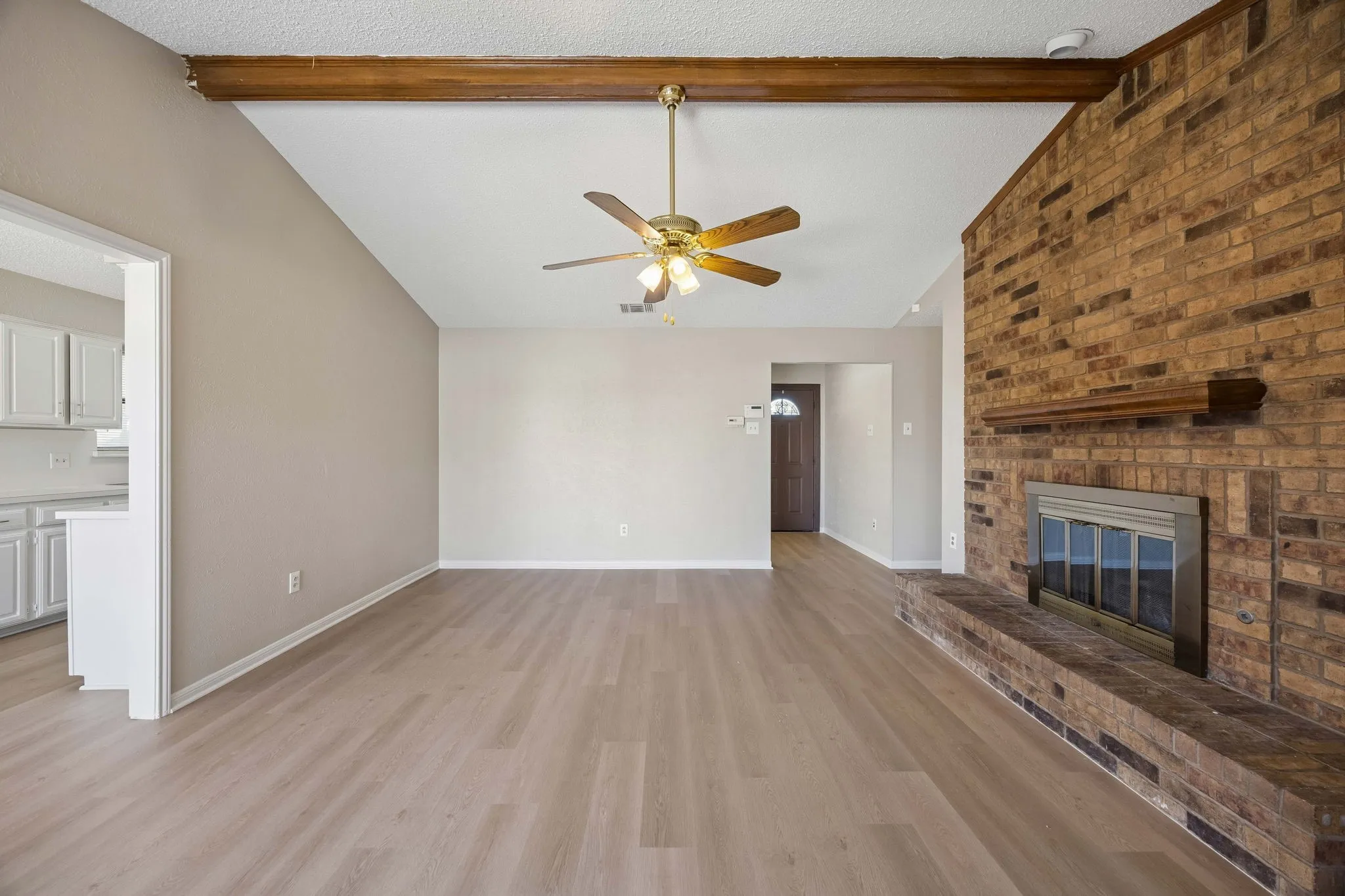 Single Family Residence For Sale in Denton County , 1721 Paxton Drive, Carrollton, Texas 75007, 4 Bedroom, 2 Bathroom, 2 Garage spaces, 1,933 Sqft, built in 1983, mls#21406019, Real Estate Agent in Carrollton, Homes For Sale in Denton county, Homes For Sale in Carrollton, Realtor in Carrollton Texas, Real Estate Brokerage Independent Realty Texas, Luminita Cordes Realtor