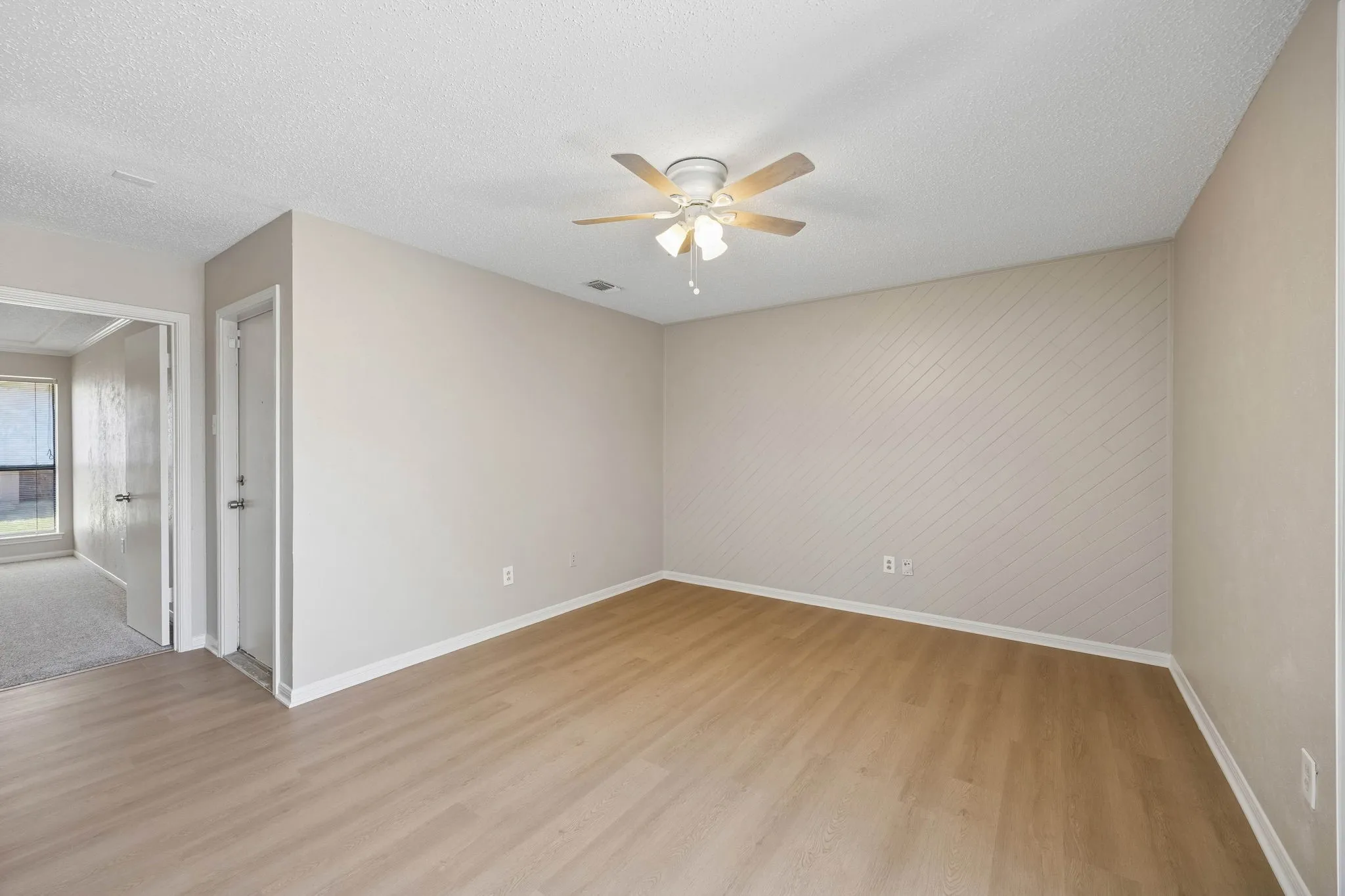 Single Family Residence For Sale in Denton County , 1721 Paxton Drive, Carrollton, Texas 75007, 4 Bedroom, 2 Bathroom, 2 Garage spaces, 1,933 Sqft, built in 1983, mls#21406019, Real Estate Agent in Carrollton, Homes For Sale in Denton county, Homes For Sale in Carrollton, Realtor in Carrollton Texas, Real Estate Brokerage Independent Realty Texas, Luminita Cordes Realtor