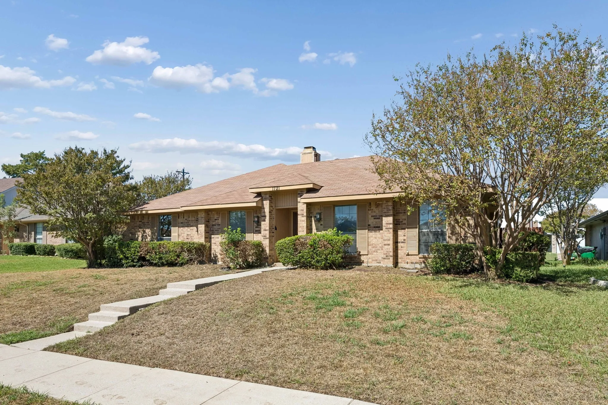 Single Family Residence For Sale in Denton County , 1721 Paxton Drive, Carrollton, Texas 75007, 4 Bedroom, 2 Bathroom, 2 Garage spaces, 1,933 Sqft, built in 1983, mls#21406019, Real Estate Agent in Carrollton, Homes For Sale in Denton county, Homes For Sale in Carrollton, Realtor in Carrollton Texas, Real Estate Brokerage Independent Realty Texas, Luminita Cordes Realtor