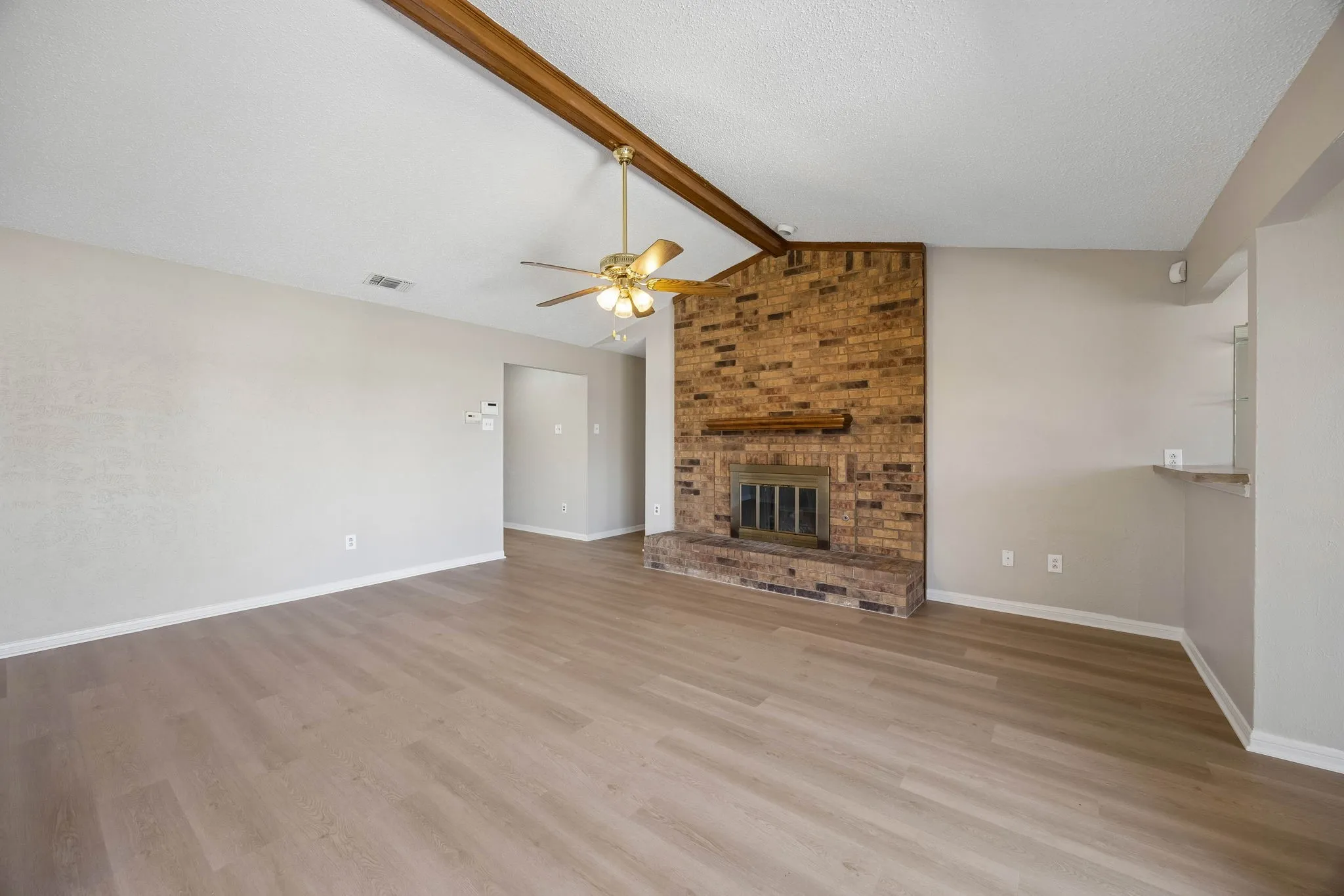 Single Family Residence For Sale in Denton County , 1721 Paxton Drive, Carrollton, Texas 75007, 4 Bedroom, 2 Bathroom, 2 Garage spaces, 1,933 Sqft, built in 1983, mls#21406019, Real Estate Agent in Carrollton, Homes For Sale in Denton county, Homes For Sale in Carrollton, Realtor in Carrollton Texas, Real Estate Brokerage Independent Realty Texas, Luminita Cordes Realtor