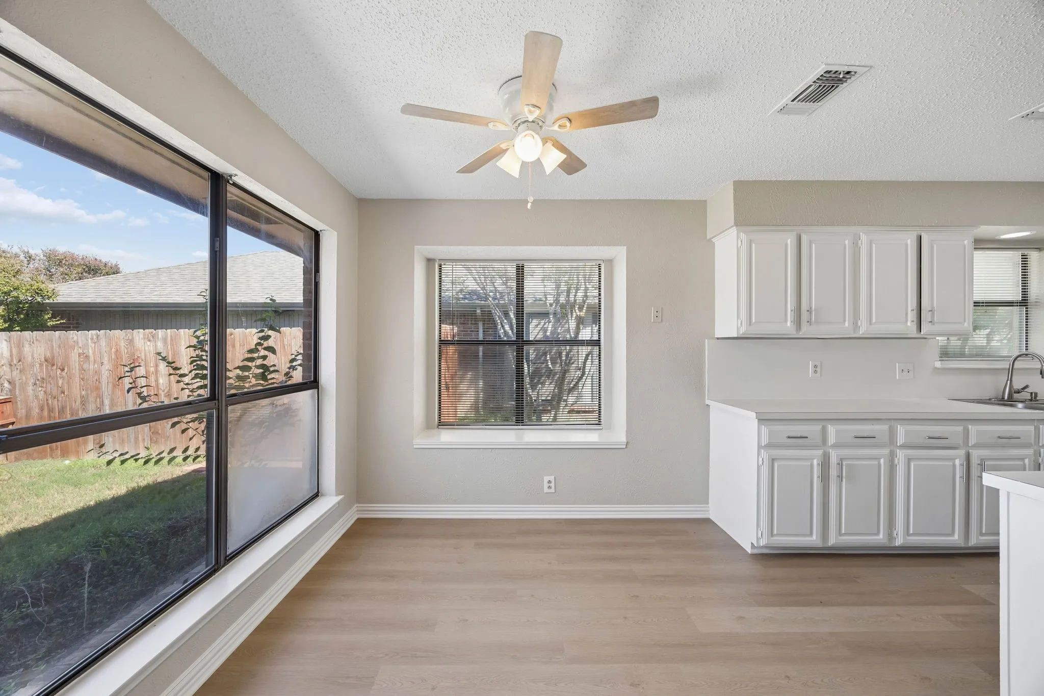 Single Family Residence For Sale in Denton County , 1721 Paxton Drive, Carrollton, Texas 75007, 4 Bedroom, 2 Bathroom, 2 Garage spaces, 1,933 Sqft, built in 1983, mls#21406019, Real Estate Agent in Carrollton, Homes For Sale in Denton county, Homes For Sale in Carrollton, Realtor in Carrollton Texas, Real Estate Brokerage Independent Realty Texas, Luminita Cordes Realtor