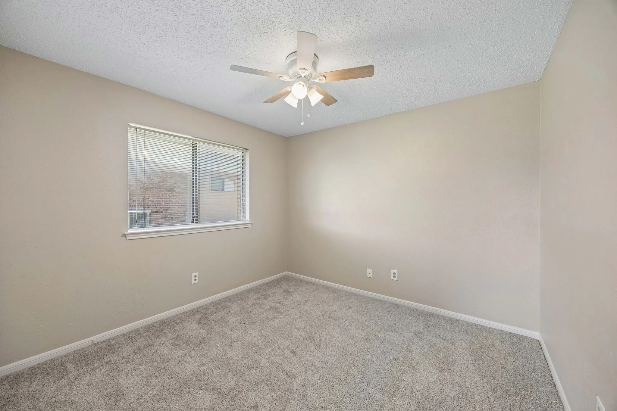 Single Family Residence For Sale in Denton County , 1721 Paxton Drive, Carrollton, Texas 75007, 4 Bedroom, 2 Bathroom, 2 Garage spaces, 1,933 Sqft, built in 1983, mls#21406019, Real Estate Agent in Carrollton, Homes For Sale in Denton county, Homes For Sale in Carrollton, Realtor in Carrollton Texas, Real Estate Brokerage Independent Realty Texas, Luminita Cordes Realtor