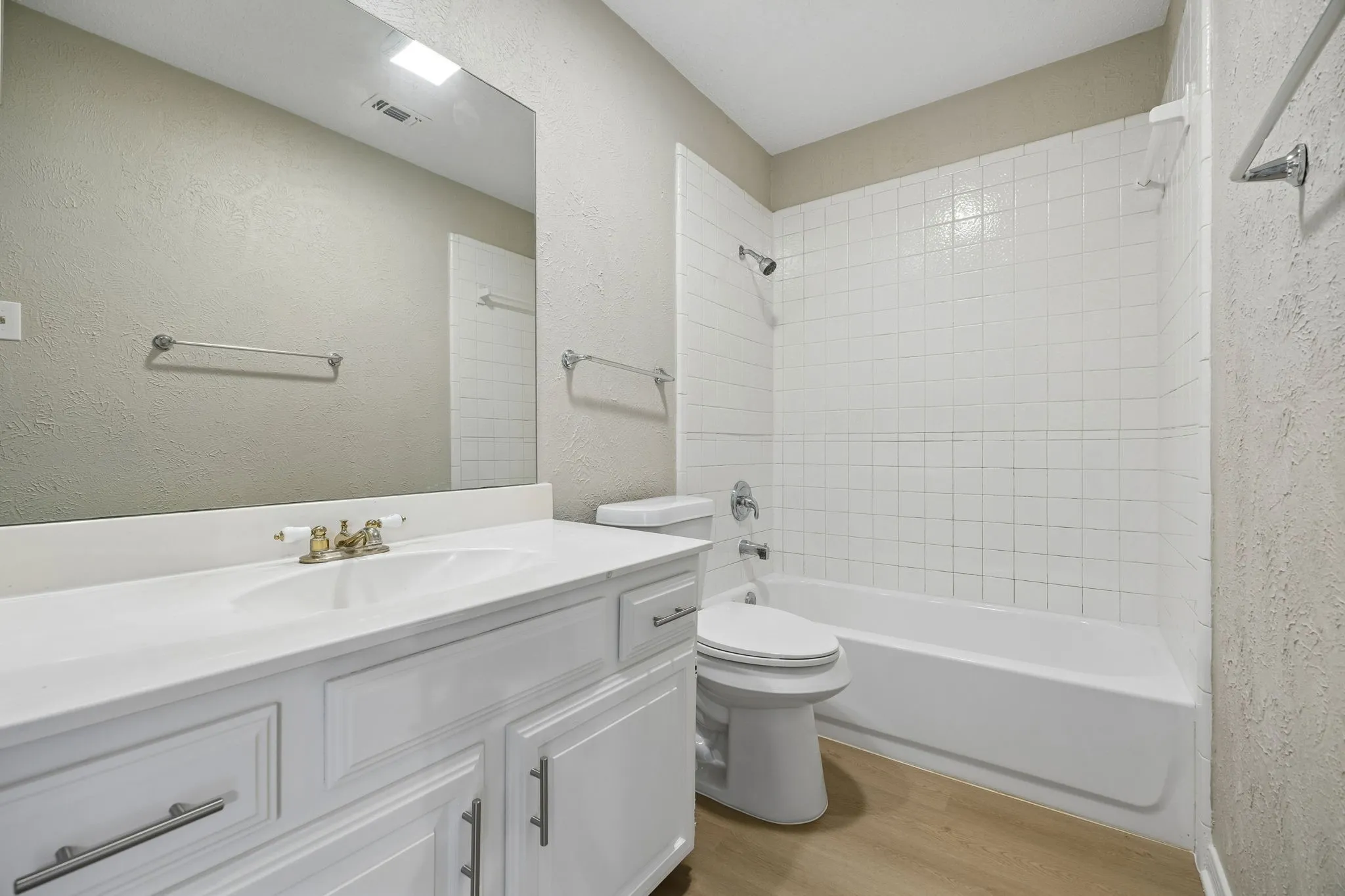 Single Family Residence For Sale in Denton County , 1721 Paxton Drive, Carrollton, Texas 75007, 4 Bedroom, 2 Bathroom, 2 Garage spaces, 1,933 Sqft, built in 1983, mls#21406019, Real Estate Agent in Carrollton, Homes For Sale in Denton county, Homes For Sale in Carrollton, Realtor in Carrollton Texas, Real Estate Brokerage Independent Realty Texas, Luminita Cordes Realtor