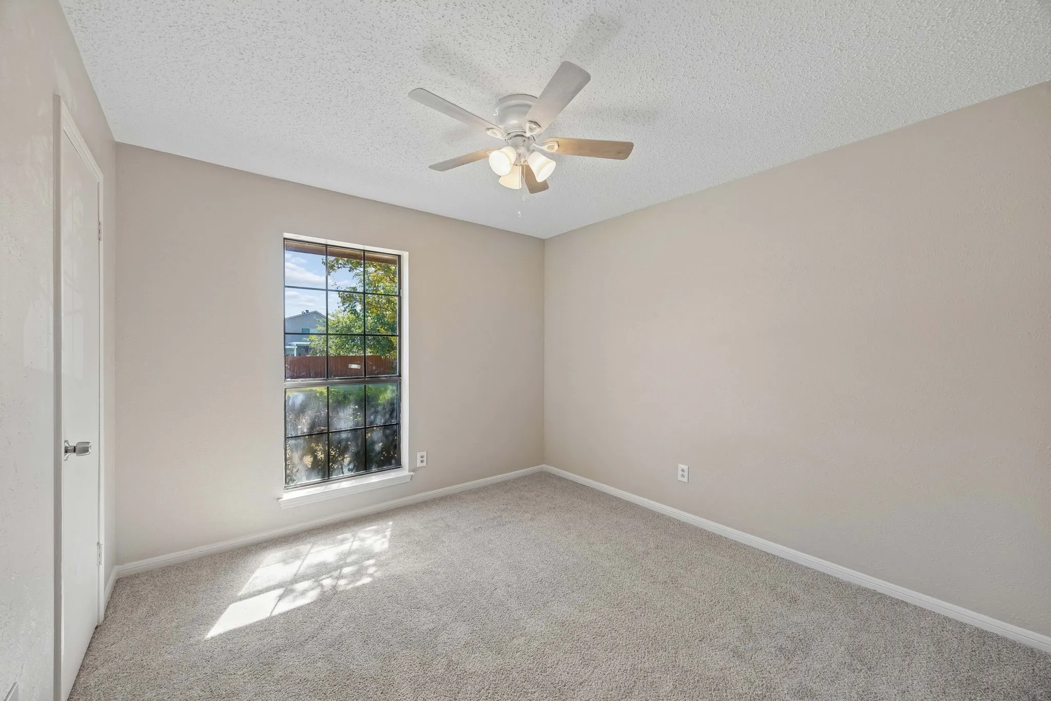 Single Family Residence For Sale in Denton County , 1721 Paxton Drive, Carrollton, Texas 75007, 4 Bedroom, 2 Bathroom, 2 Garage spaces, 1,933 Sqft, built in 1983, mls#21406019, Real Estate Agent in Carrollton, Homes For Sale in Denton county, Homes For Sale in Carrollton, Realtor in Carrollton Texas, Real Estate Brokerage Independent Realty Texas, Luminita Cordes Realtor