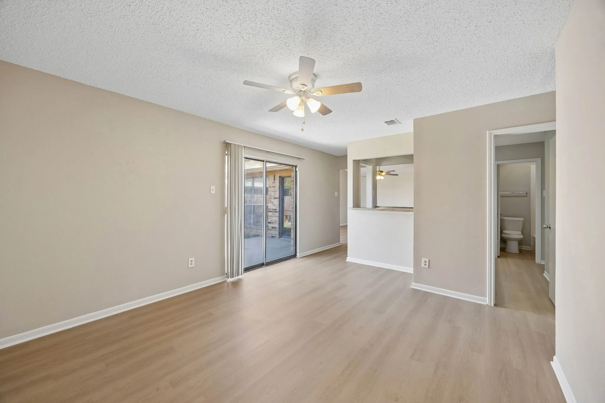 Single Family Residence For Sale in Denton County , 1721 Paxton Drive, Carrollton, Texas 75007, 4 Bedroom, 2 Bathroom, 2 Garage spaces, 1,933 Sqft, built in 1983, mls#21406019, Real Estate Agent in Carrollton, Homes For Sale in Denton county, Homes For Sale in Carrollton, Realtor in Carrollton Texas, Real Estate Brokerage Independent Realty Texas, Luminita Cordes Realtor