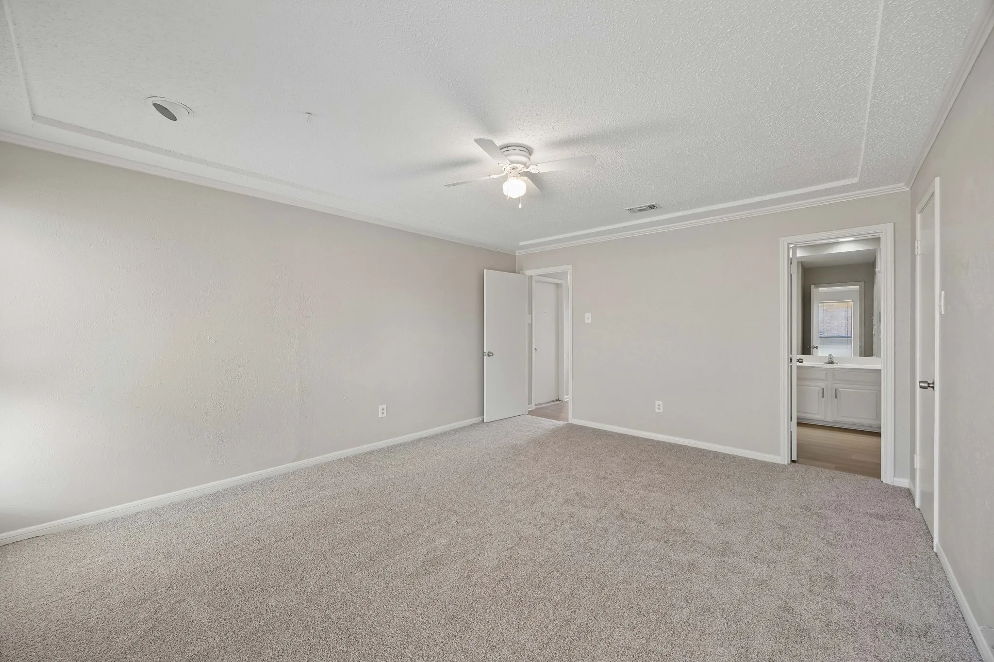 Single Family Residence For Sale in Denton County , 1721 Paxton Drive, Carrollton, Texas 75007, 4 Bedroom, 2 Bathroom, 2 Garage spaces, 1,933 Sqft, built in 1983, mls#21406019, Real Estate Agent in Carrollton, Homes For Sale in Denton county, Homes For Sale in Carrollton, Realtor in Carrollton Texas, Real Estate Brokerage Independent Realty Texas, Luminita Cordes Realtor