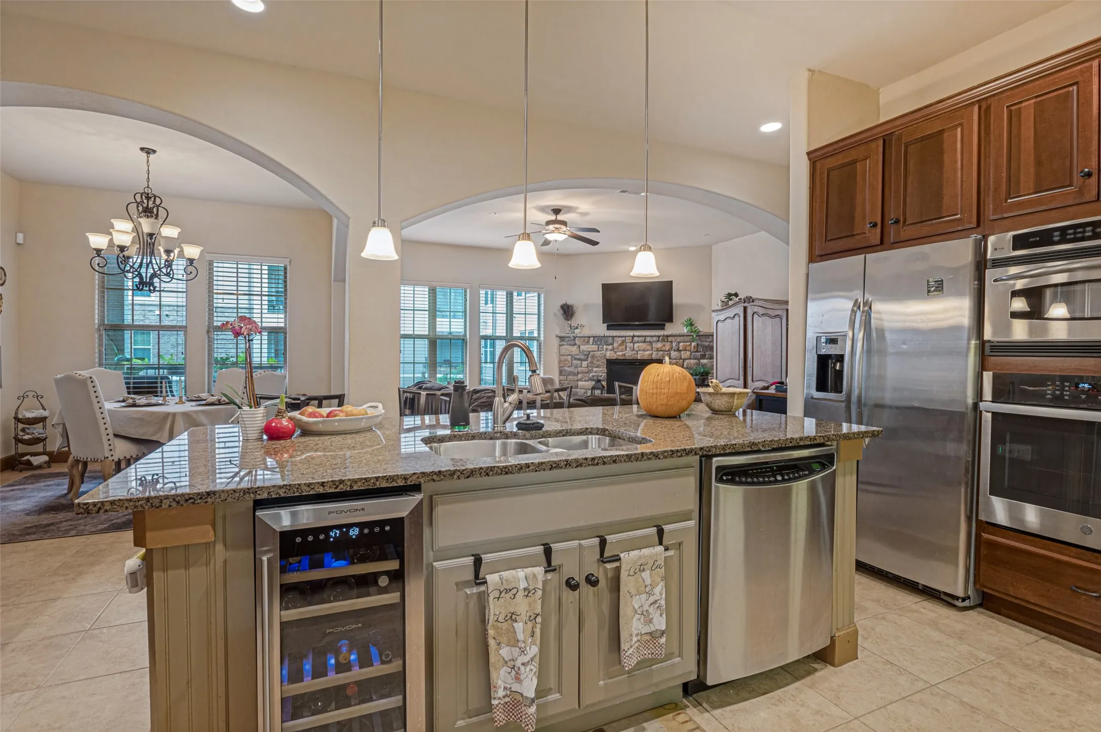 Condominium For Sale in Dallas County , 610 Via Ravello 212, Irving, Texas 75039, 2 Bedroom, 3 Bathroom, 2 Garage spaces, 1,966 Sqft, built in 2007, mls#21408190, Real Estate Agent in Irving, Homes For Sale in Dallas county, Homes For Sale in Irving, Realtor in Irving Texas, Real Estate Brokerage Independent Realty Texas, Luminita Cordes Realtor