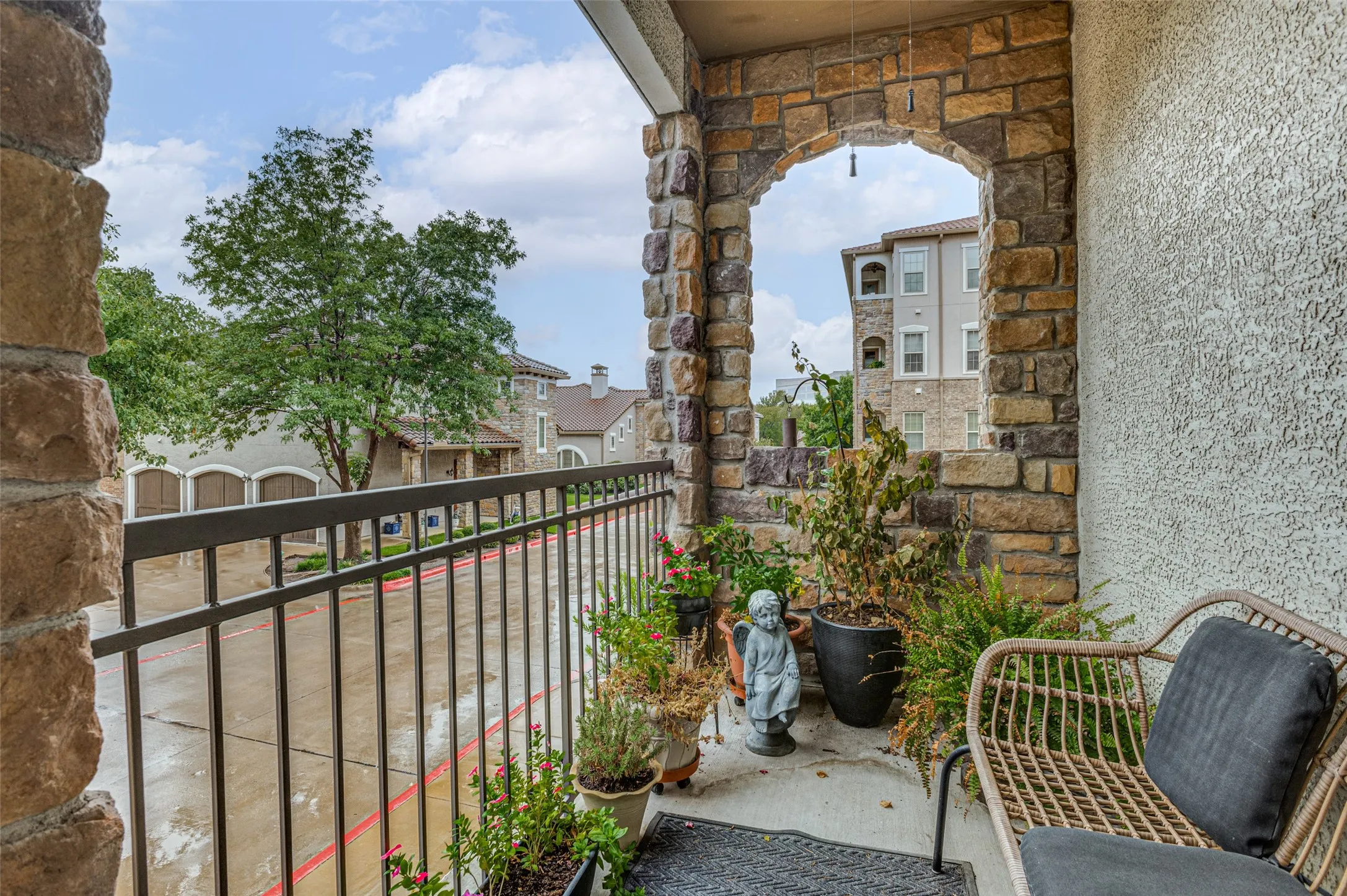 Condominium For Sale in Dallas County , 610 Via Ravello 212, Irving, Texas 75039, 2 Bedroom, 3 Bathroom, 2 Garage spaces, 1,966 Sqft, built in 2007, mls#21408190, Real Estate Agent in Irving, Homes For Sale in Dallas county, Homes For Sale in Irving, Realtor in Irving Texas, Real Estate Brokerage Independent Realty Texas, Luminita Cordes Realtor
