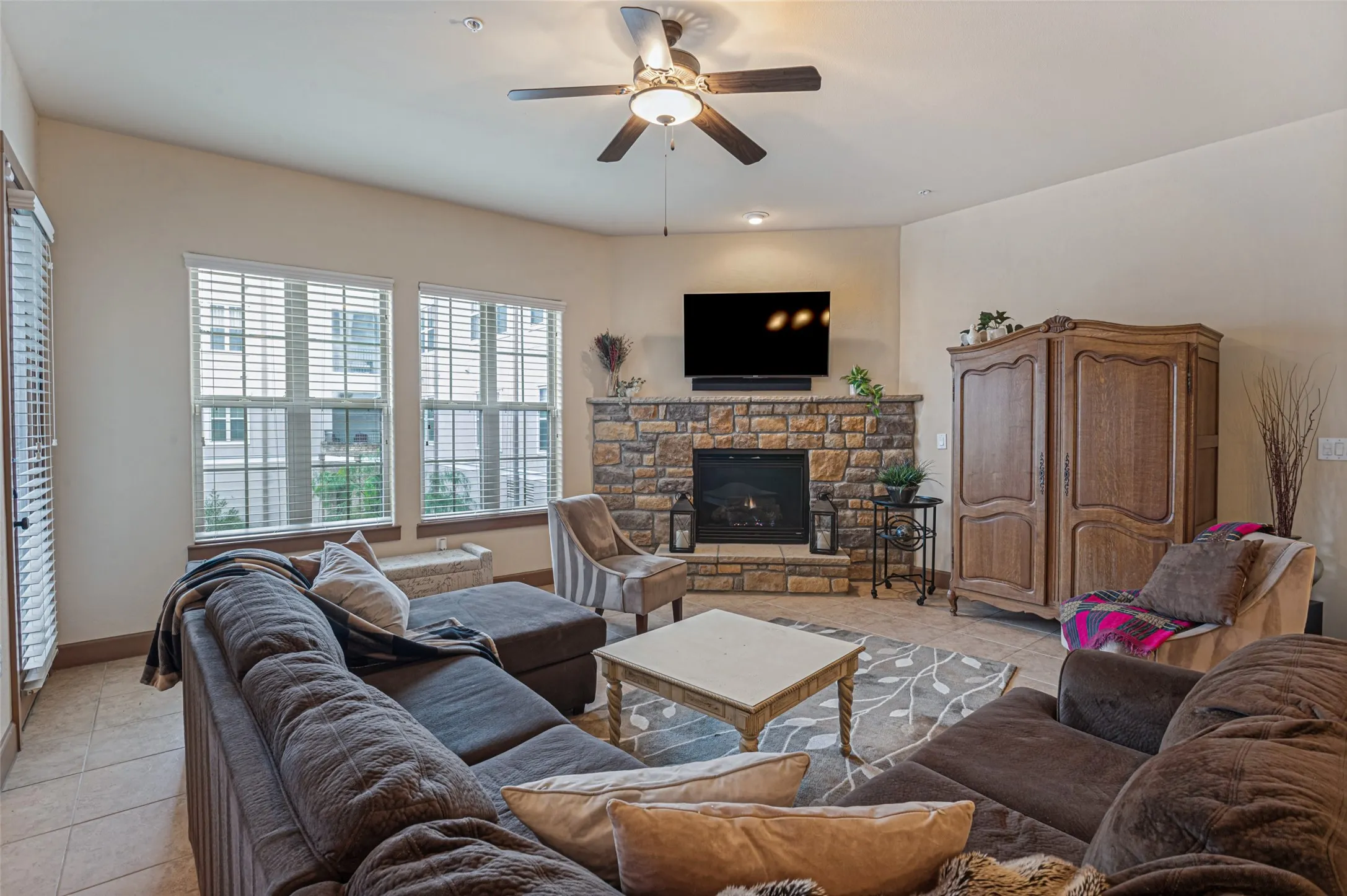 Condominium For Sale in Dallas County , 610 Via Ravello 212, Irving, Texas 75039, 2 Bedroom, 3 Bathroom, 2 Garage spaces, 1,966 Sqft, built in 2007, mls#21408190, Real Estate Agent in Irving, Homes For Sale in Dallas county, Homes For Sale in Irving, Realtor in Irving Texas, Real Estate Brokerage Independent Realty Texas, Luminita Cordes Realtor