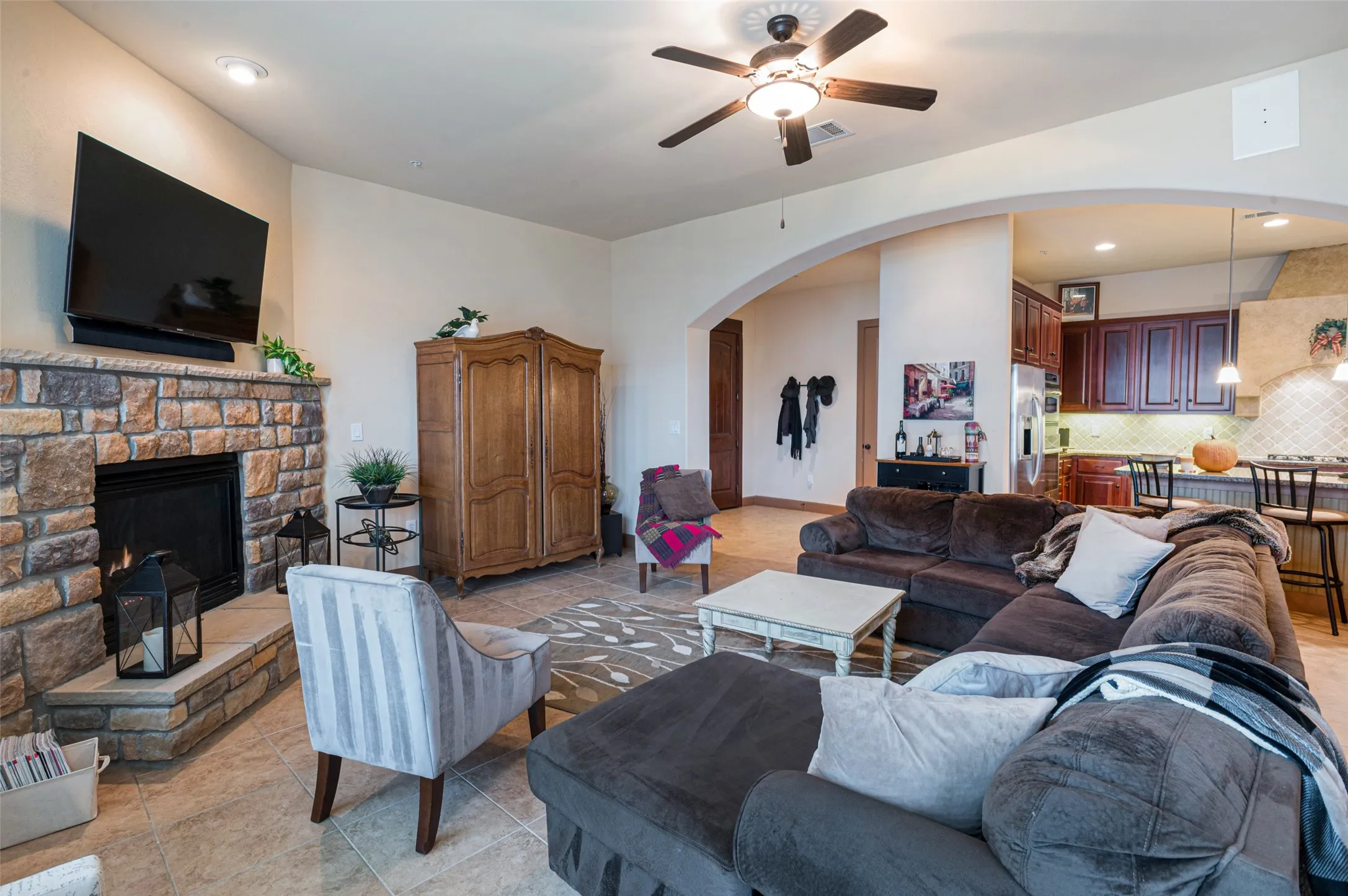 Condominium For Sale in Dallas County , 610 Via Ravello 212, Irving, Texas 75039, 2 Bedroom, 3 Bathroom, 2 Garage spaces, 1,966 Sqft, built in 2007, mls#21408190, Real Estate Agent in Irving, Homes For Sale in Dallas county, Homes For Sale in Irving, Realtor in Irving Texas, Real Estate Brokerage Independent Realty Texas, Luminita Cordes Realtor