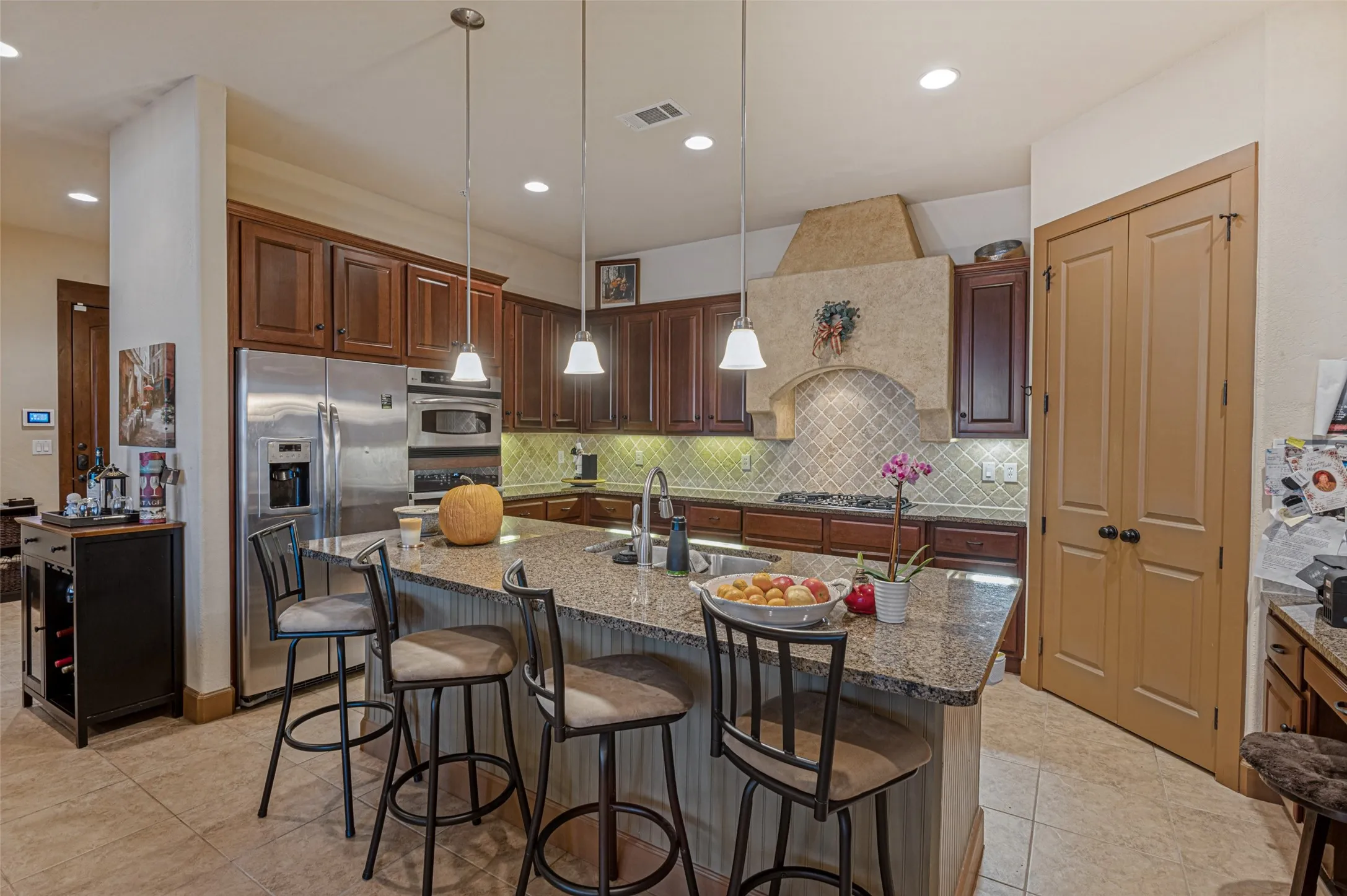 Condominium For Sale in Dallas County , 610 Via Ravello 212, Irving, Texas 75039, 2 Bedroom, 3 Bathroom, 2 Garage spaces, 1,966 Sqft, built in 2007, mls#21408190, Real Estate Agent in Irving, Homes For Sale in Dallas county, Homes For Sale in Irving, Realtor in Irving Texas, Real Estate Brokerage Independent Realty Texas, Luminita Cordes Realtor