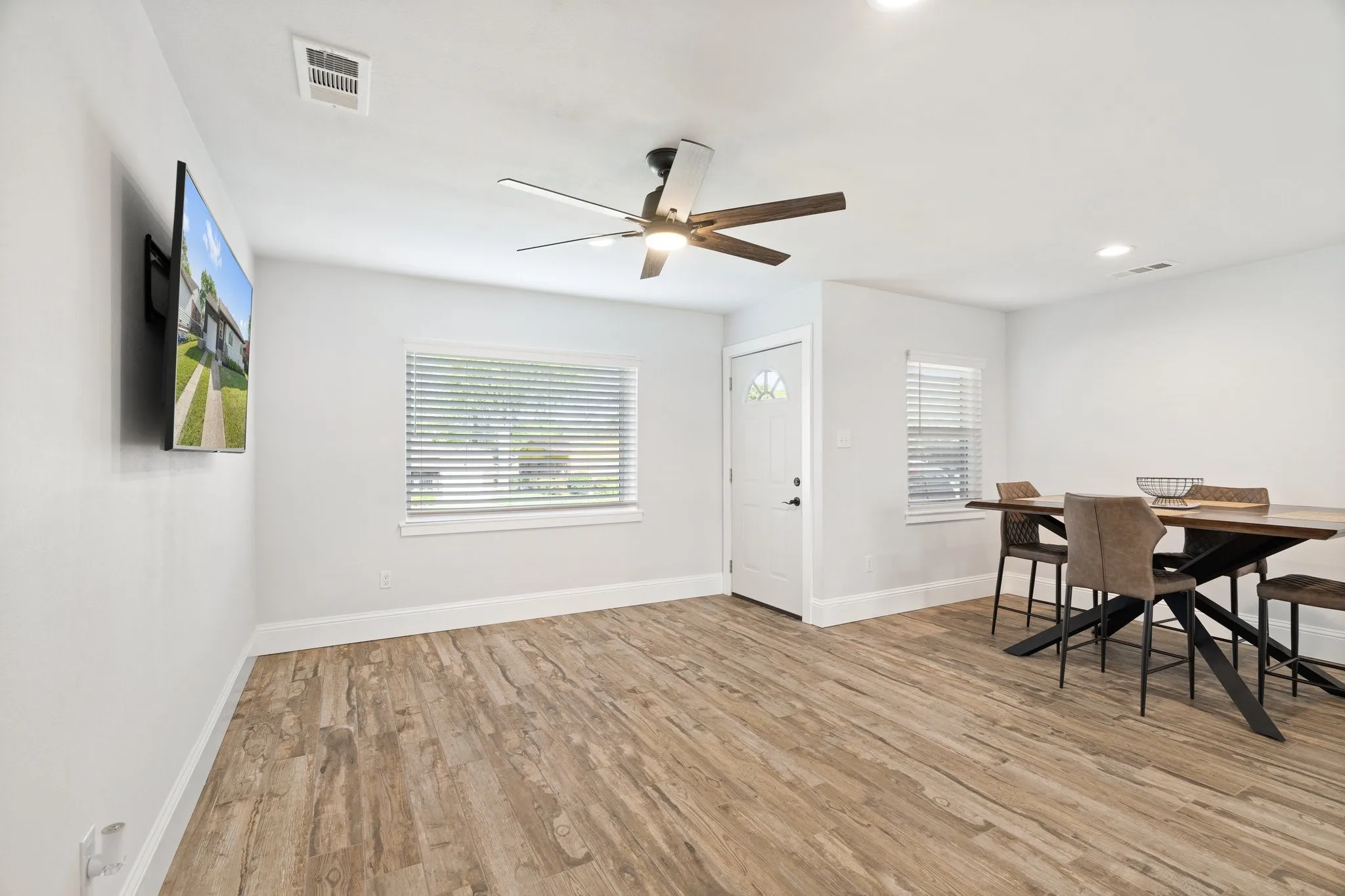Single Family Residence For Rent in Dallas County , 3308 Alaska Avenue, Dallas, Texas 75216, 3 Bedroom, 2 Bathroom, Garage spaces, 1,104 Sqft, built in 1952, mls#21403125, Real Estate Agent in Dallas, Homes For Rent in Dallas county, Homes For Rent in Dallas, Realtor in Dallas Texas, Real Estate Brokerage Independent Realty Texas, Luminita Cordes Realtor