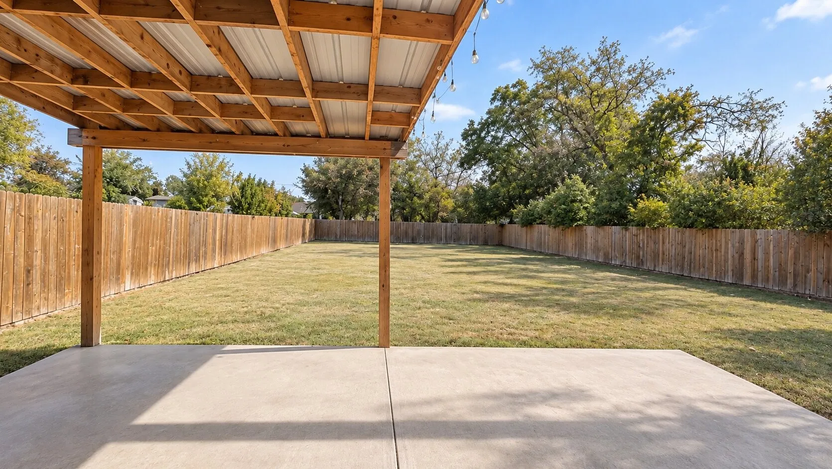 Single Family Residence For Rent in Dallas County , 3308 Alaska Avenue, Dallas, Texas 75216, 3 Bedroom, 2 Bathroom, Garage spaces, 1,104 Sqft, built in 1952, mls#21403125, Real Estate Agent in Dallas, Homes For Rent in Dallas county, Homes For Rent in Dallas, Realtor in Dallas Texas, Real Estate Brokerage Independent Realty Texas, Luminita Cordes Realtor