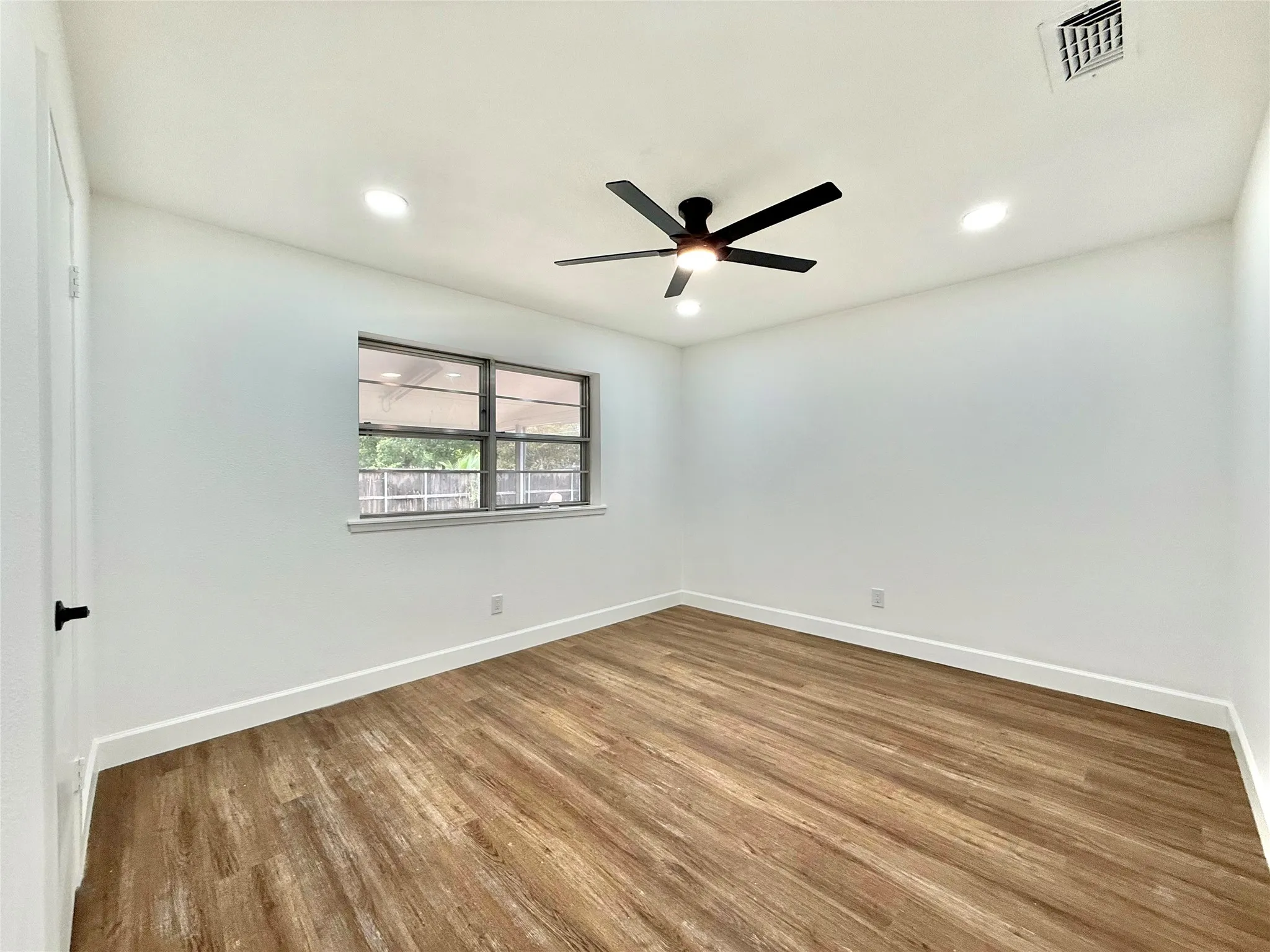 Single Family Residence For Rent in Tarrant County , 7563 Terry Drive, North Richland Hills, Texas 76180, 4 Bedroom, 2 Bathroom, 2 Garage spaces, 2,131 Sqft, built in 1974, mls#21407623, Real Estate Agent in North Richland Hills, Homes For Rent in Tarrant county, Homes For Rent in North Richland Hills, Realtor in North Richland Hills Texas, Real Estate Brokerage Independent Realty Texas, Luminita Cordes Realtor