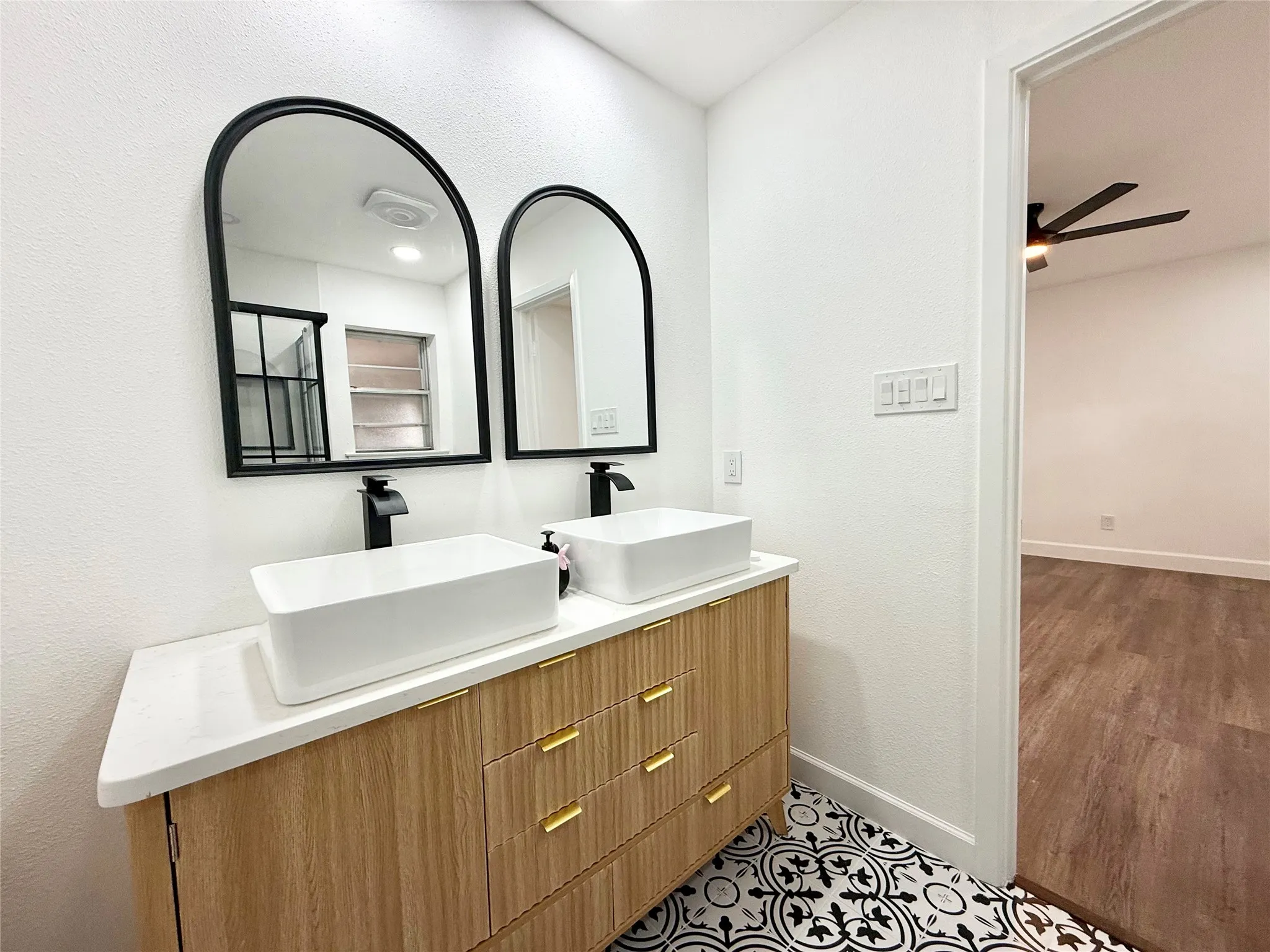 Single Family Residence For Rent in Tarrant County , 7563 Terry Drive, North Richland Hills, Texas 76180, 4 Bedroom, 2 Bathroom, 2 Garage spaces, 2,131 Sqft, built in 1974, mls#21407623, Real Estate Agent in North Richland Hills, Homes For Rent in Tarrant county, Homes For Rent in North Richland Hills, Realtor in North Richland Hills Texas, Real Estate Brokerage Independent Realty Texas, Luminita Cordes Realtor