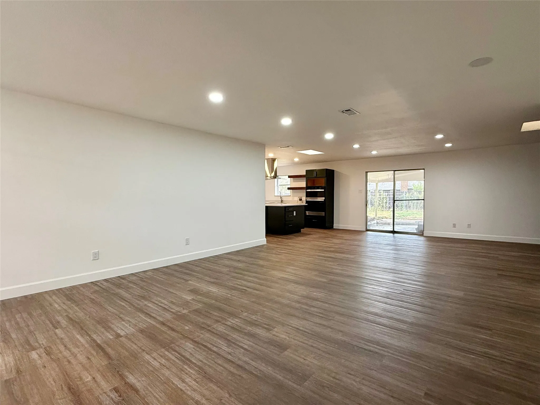 Single Family Residence For Rent in Tarrant County , 7563 Terry Drive, North Richland Hills, Texas 76180, 4 Bedroom, 2 Bathroom, 2 Garage spaces, 2,131 Sqft, built in 1974, mls#21407623, Real Estate Agent in North Richland Hills, Homes For Rent in Tarrant county, Homes For Rent in North Richland Hills, Realtor in North Richland Hills Texas, Real Estate Brokerage Independent Realty Texas, Luminita Cordes Realtor