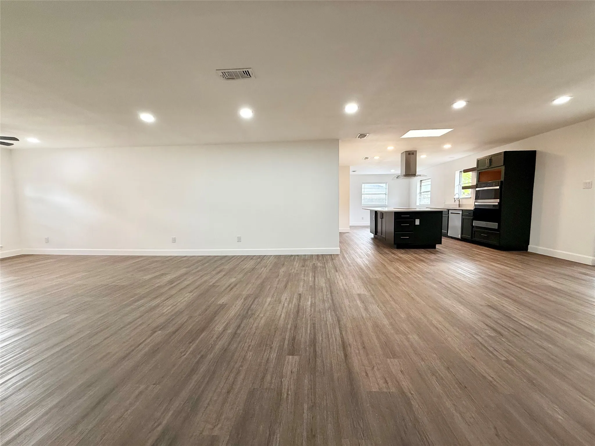 Single Family Residence For Rent in Tarrant County , 7563 Terry Drive, North Richland Hills, Texas 76180, 4 Bedroom, 2 Bathroom, 2 Garage spaces, 2,131 Sqft, built in 1974, mls#21407623, Real Estate Agent in North Richland Hills, Homes For Rent in Tarrant county, Homes For Rent in North Richland Hills, Realtor in North Richland Hills Texas, Real Estate Brokerage Independent Realty Texas, Luminita Cordes Realtor