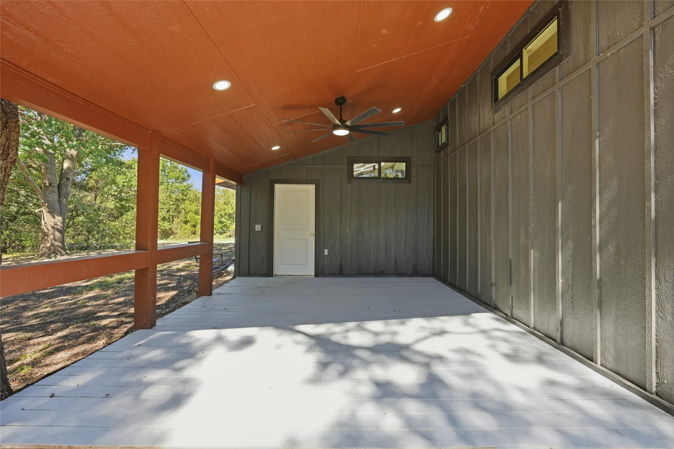 Single Family Residence For Sale in Hunt County , 8095 County Road 3415, Lone Oak, Texas 75453, 3 Bedroom, 2 Bathroom, 1 Garage spaces, 1,282 Sqft, built in 1980, mls#21408294, Real Estate Agent in Lone Oak, Homes For Sale in Hunt county, Homes For Sale in Lone Oak, Realtor in Lone Oak Texas, Real Estate Brokerage Independent Realty Texas, Luminita Cordes Realtor