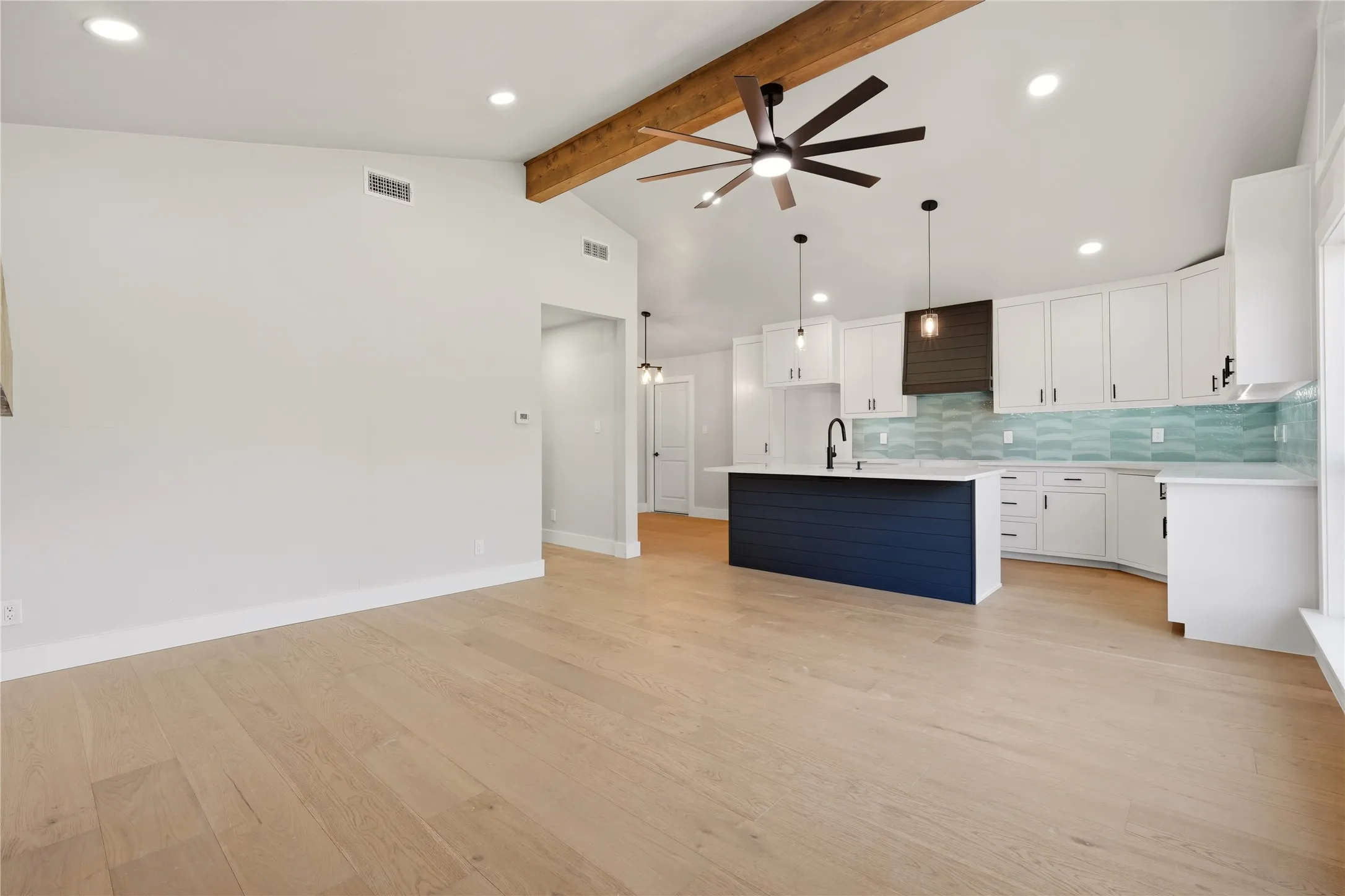 Single Family Residence For Sale in Hunt County , 8095 County Road 3415, Lone Oak, Texas 75453, 3 Bedroom, 2 Bathroom, 1 Garage spaces, 1,282 Sqft, built in 1980, mls#21408294, Real Estate Agent in Lone Oak, Homes For Sale in Hunt county, Homes For Sale in Lone Oak, Realtor in Lone Oak Texas, Real Estate Brokerage Independent Realty Texas, Luminita Cordes Realtor