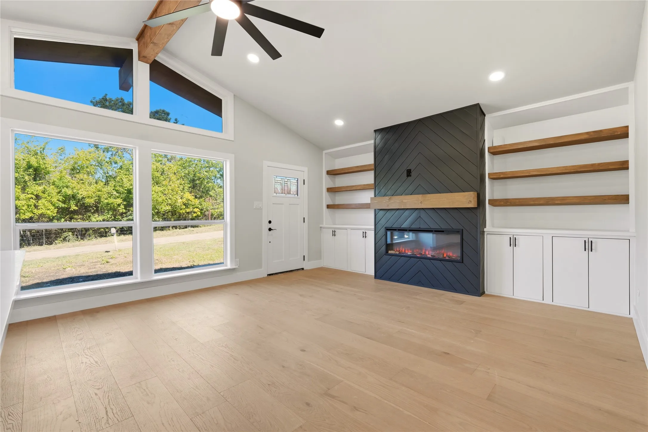 Single Family Residence For Sale in Hunt County , 8095 County Road 3415, Lone Oak, Texas 75453, 3 Bedroom, 2 Bathroom, 1 Garage spaces, 1,282 Sqft, built in 1980, mls#21408294, Real Estate Agent in Lone Oak, Homes For Sale in Hunt county, Homes For Sale in Lone Oak, Realtor in Lone Oak Texas, Real Estate Brokerage Independent Realty Texas, Luminita Cordes Realtor