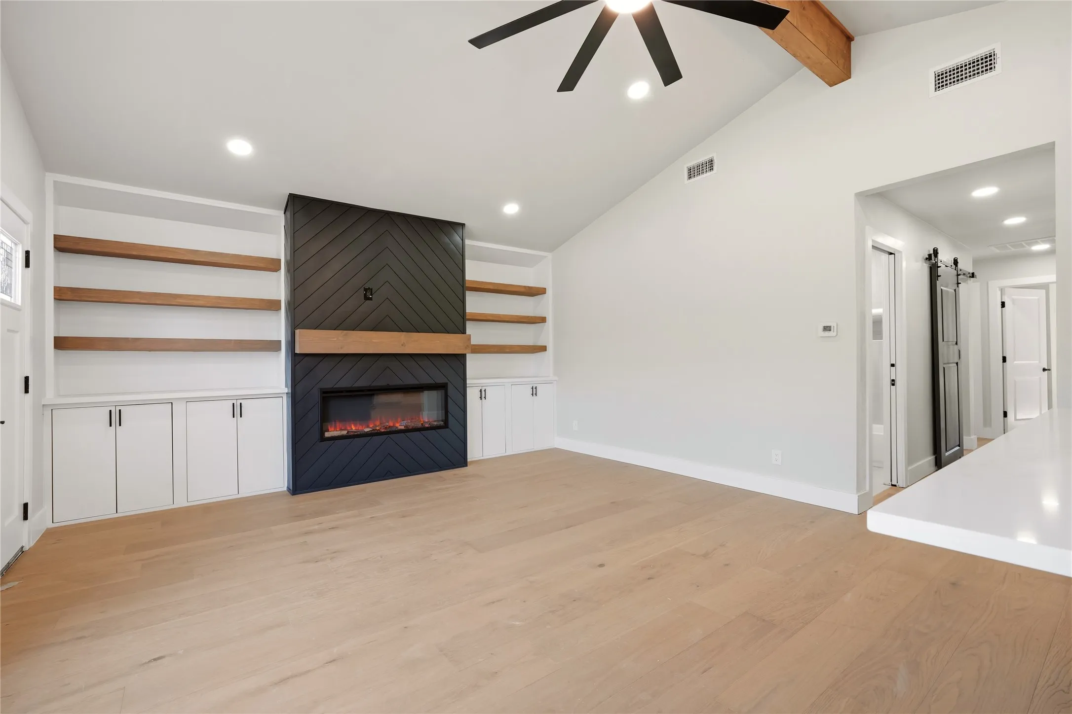 Single Family Residence For Sale in Hunt County , 8095 County Road 3415, Lone Oak, Texas 75453, 3 Bedroom, 2 Bathroom, 1 Garage spaces, 1,282 Sqft, built in 1980, mls#21408294, Real Estate Agent in Lone Oak, Homes For Sale in Hunt county, Homes For Sale in Lone Oak, Realtor in Lone Oak Texas, Real Estate Brokerage Independent Realty Texas, Luminita Cordes Realtor