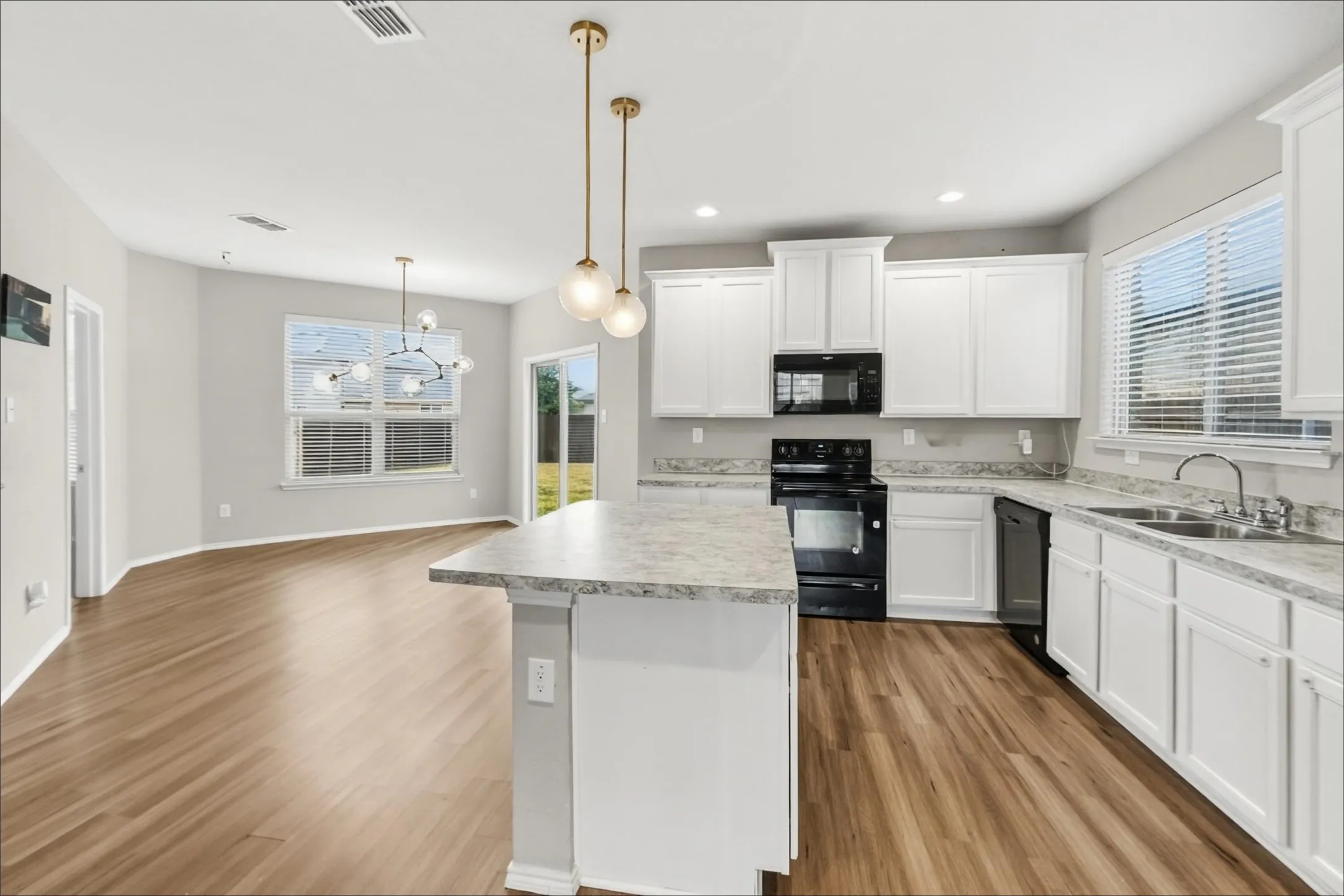 Single Family Residence For Rent in Tarrant County , 3028 Coyote Canyon Trail, Fort Worth, Texas 76108, 4 Bedroom, 4 Bathroom, 2 Garage spaces, 2,609 Sqft, built in 2018, mls#21408298, Real Estate Agent in Fort Worth, Homes For Rent in Tarrant county, Homes For Rent in Fort Worth, Realtor in Fort Worth Texas, Real Estate Brokerage Independent Realty Texas, Luminita Cordes Realtor