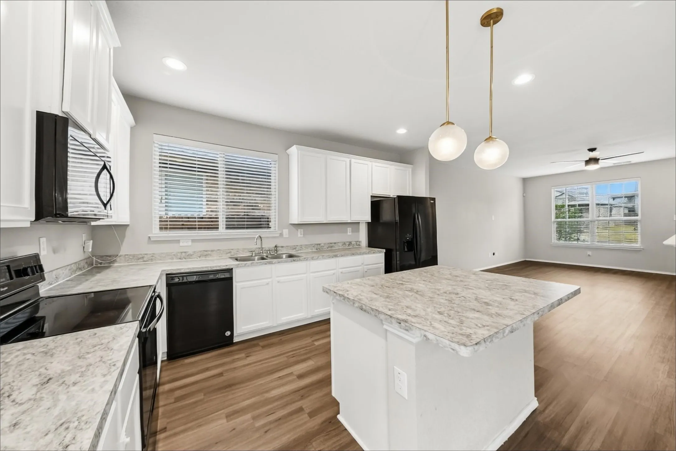 Single Family Residence For Rent in Tarrant County , 3028 Coyote Canyon Trail, Fort Worth, Texas 76108, 4 Bedroom, 4 Bathroom, 2 Garage spaces, 2,609 Sqft, built in 2018, mls#21408298, Real Estate Agent in Fort Worth, Homes For Rent in Tarrant county, Homes For Rent in Fort Worth, Realtor in Fort Worth Texas, Real Estate Brokerage Independent Realty Texas, Luminita Cordes Realtor