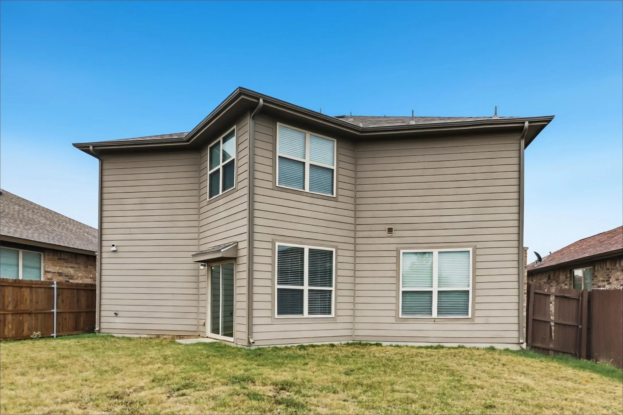 Single Family Residence For Rent in Tarrant County , 3028 Coyote Canyon Trail, Fort Worth, Texas 76108, 4 Bedroom, 4 Bathroom, 2 Garage spaces, 2,609 Sqft, built in 2018, mls#21408298, Real Estate Agent in Fort Worth, Homes For Rent in Tarrant county, Homes For Rent in Fort Worth, Realtor in Fort Worth Texas, Real Estate Brokerage Independent Realty Texas, Luminita Cordes Realtor