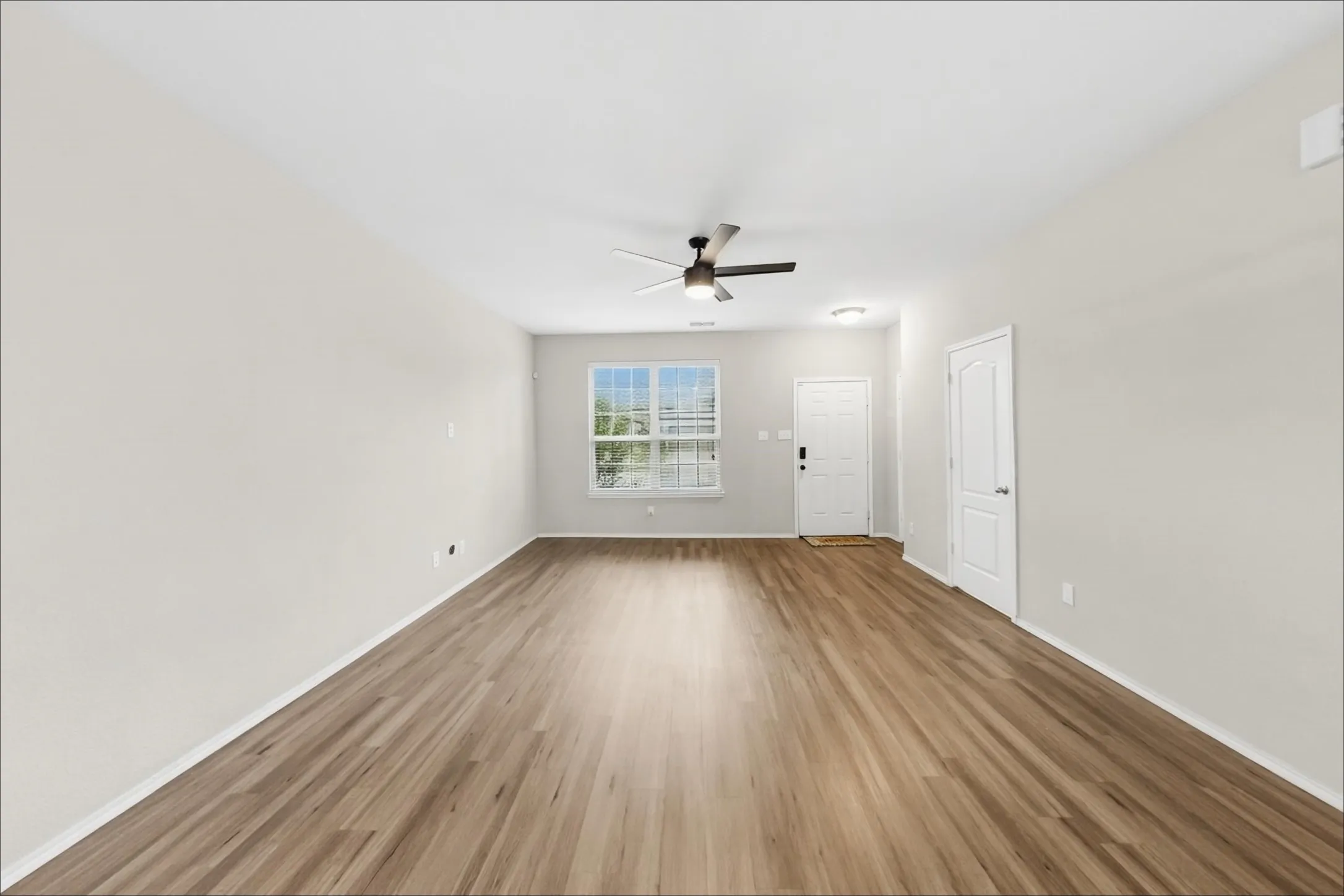 Single Family Residence For Rent in Tarrant County , 3028 Coyote Canyon Trail, Fort Worth, Texas 76108, 4 Bedroom, 4 Bathroom, 2 Garage spaces, 2,609 Sqft, built in 2018, mls#21408298, Real Estate Agent in Fort Worth, Homes For Rent in Tarrant county, Homes For Rent in Fort Worth, Realtor in Fort Worth Texas, Real Estate Brokerage Independent Realty Texas, Luminita Cordes Realtor