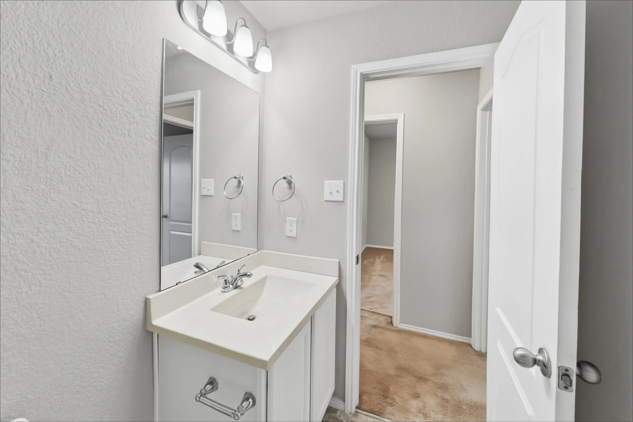 Single Family Residence For Rent in Tarrant County , 3028 Coyote Canyon Trail, Fort Worth, Texas 76108, 4 Bedroom, 4 Bathroom, 2 Garage spaces, 2,609 Sqft, built in 2018, mls#21408298, Real Estate Agent in Fort Worth, Homes For Rent in Tarrant county, Homes For Rent in Fort Worth, Realtor in Fort Worth Texas, Real Estate Brokerage Independent Realty Texas, Luminita Cordes Realtor