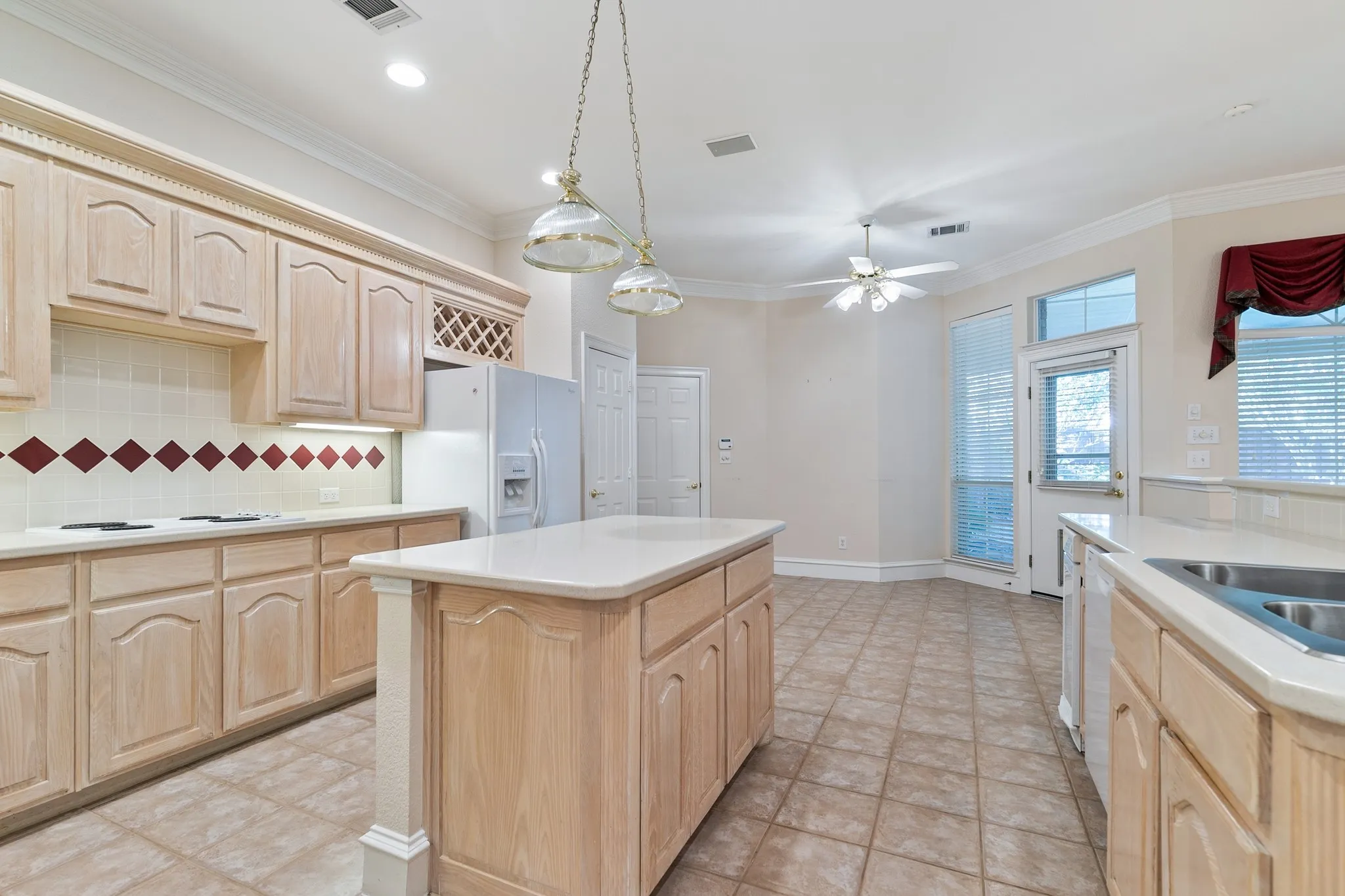 Single Family Residence For Sale in Collin County , 6216 Wolf Ridge Drive, Plano, Texas 75024, 4 Bedroom, 3 Bathroom, 2 Garage spaces, 2,802 Sqft, built in 1998, mls#21406748, Real Estate Agent in Plano, Homes For Sale in Collin county, Homes For Sale in Plano, Realtor in Plano Texas, Real Estate Brokerage Independent Realty Texas, Luminita Cordes Realtor