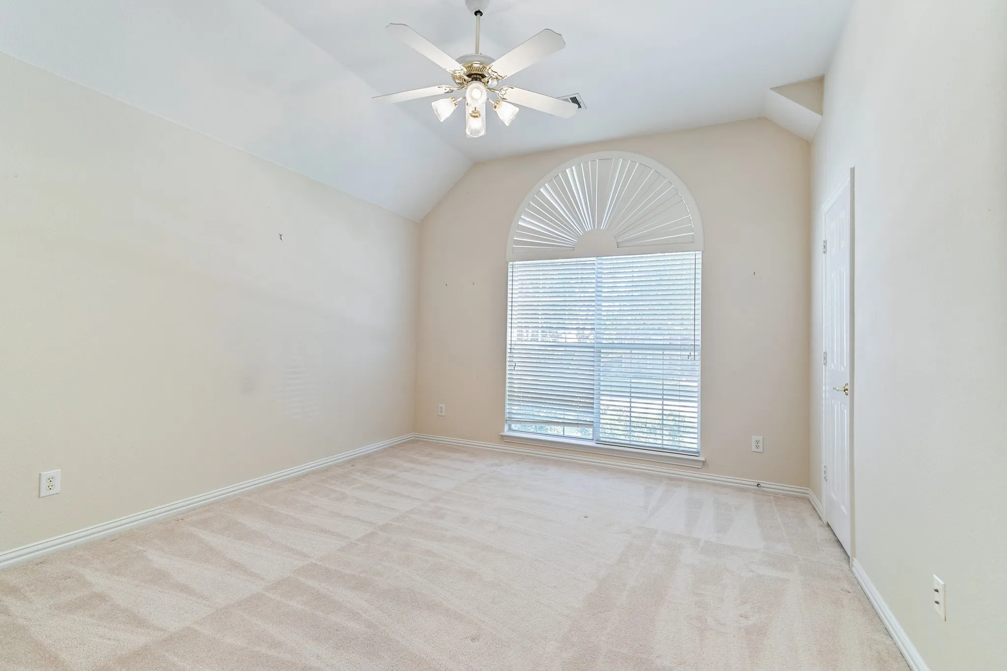 Single Family Residence For Sale in Collin County , 6216 Wolf Ridge Drive, Plano, Texas 75024, 4 Bedroom, 3 Bathroom, 2 Garage spaces, 2,802 Sqft, built in 1998, mls#21406748, Real Estate Agent in Plano, Homes For Sale in Collin county, Homes For Sale in Plano, Realtor in Plano Texas, Real Estate Brokerage Independent Realty Texas, Luminita Cordes Realtor