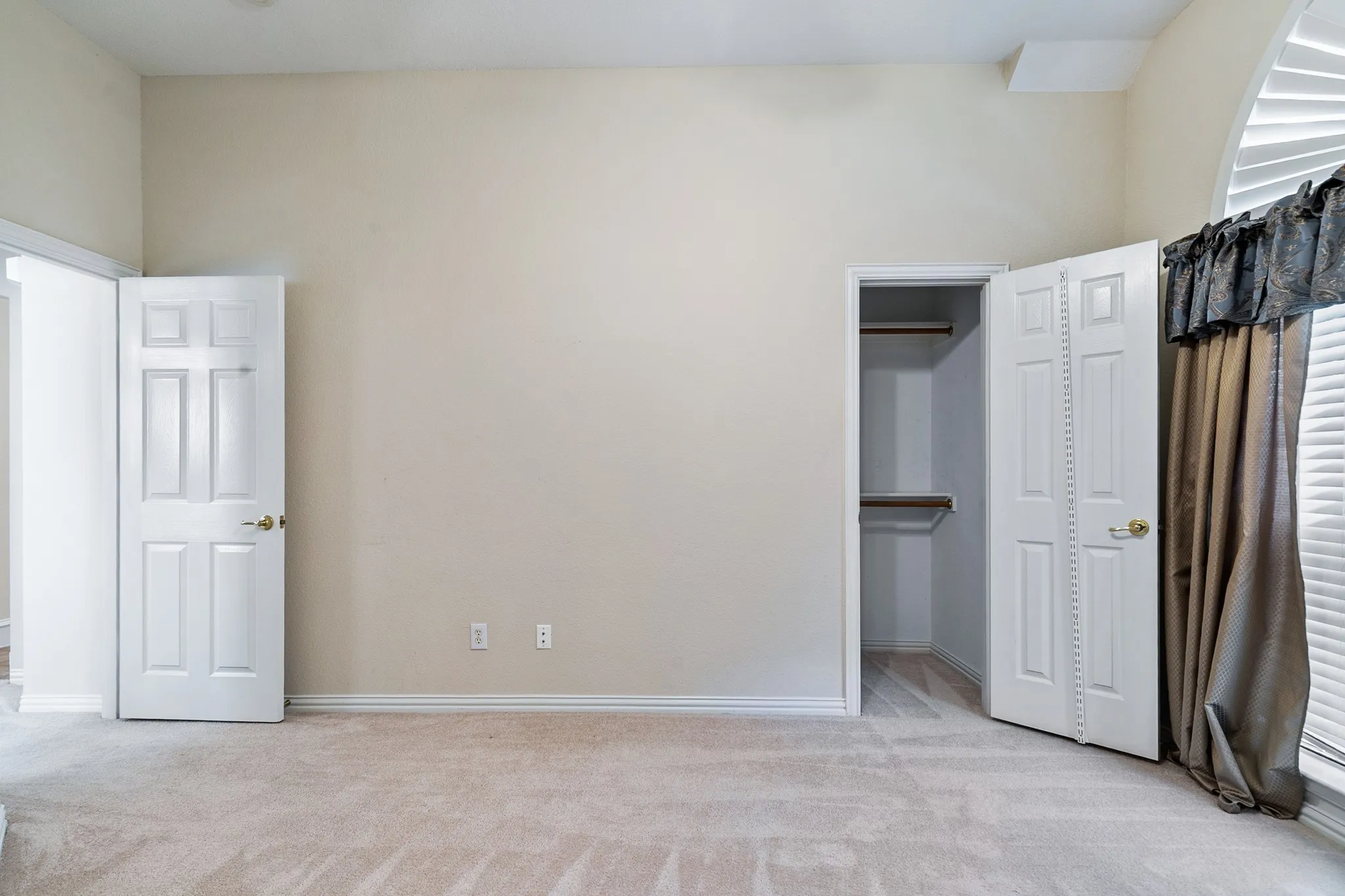 Single Family Residence For Sale in Collin County , 6216 Wolf Ridge Drive, Plano, Texas 75024, 4 Bedroom, 3 Bathroom, 2 Garage spaces, 2,802 Sqft, built in 1998, mls#21406748, Real Estate Agent in Plano, Homes For Sale in Collin county, Homes For Sale in Plano, Realtor in Plano Texas, Real Estate Brokerage Independent Realty Texas, Luminita Cordes Realtor