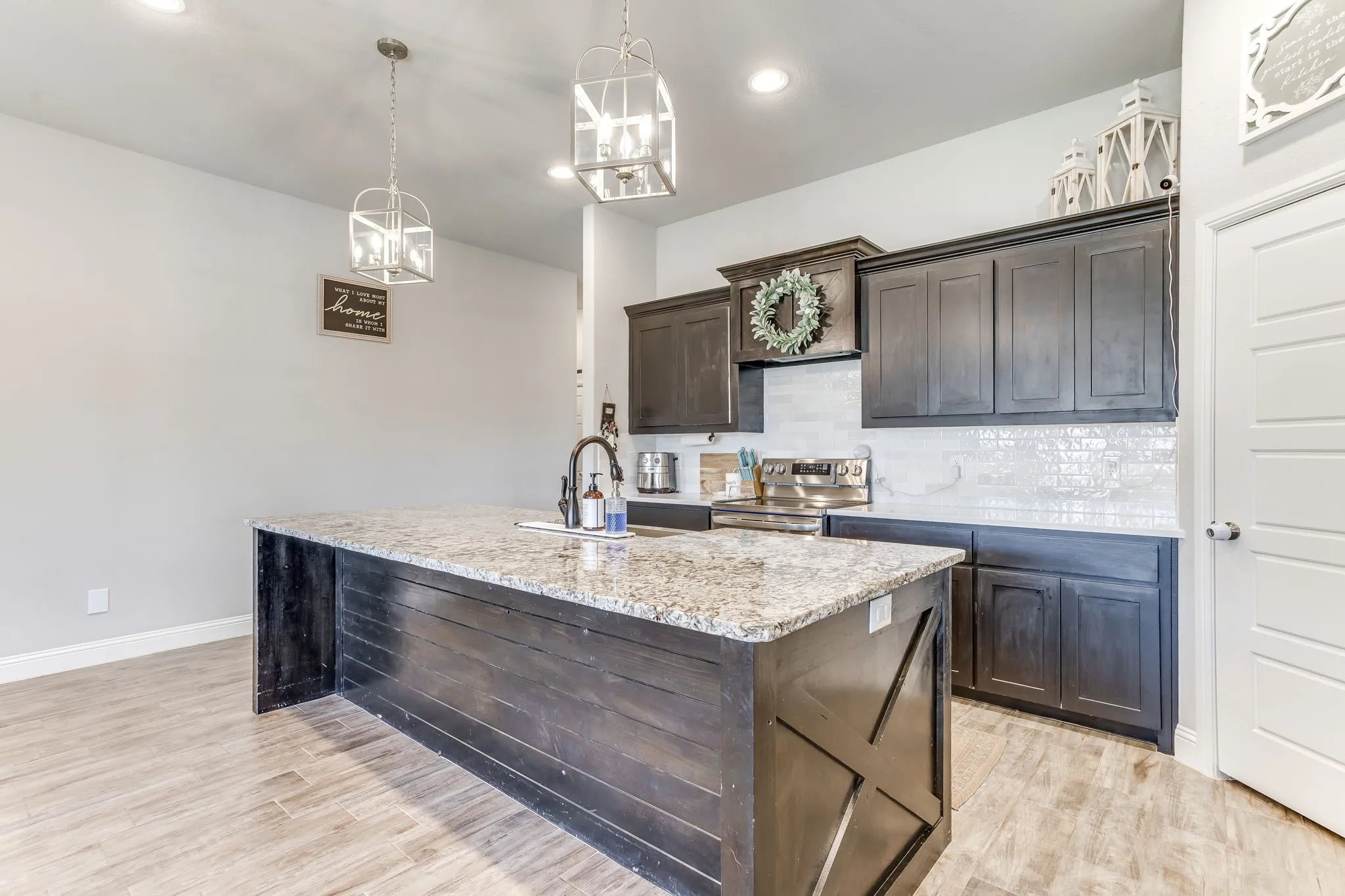 Single Family Residence For Sale in Parker County , 101 Buckeye Drive, Weatherford, Texas 76086, 4 Bedroom, 2 Bathroom, 2 Garage spaces, 1,810 Sqft, built in 2021, mls#21403053, Real Estate Agent in Weatherford, Homes For Sale in Parker county, Homes For Sale in Weatherford, Realtor in Weatherford Texas, Real Estate Brokerage Independent Realty Texas, Luminita Cordes Realtor