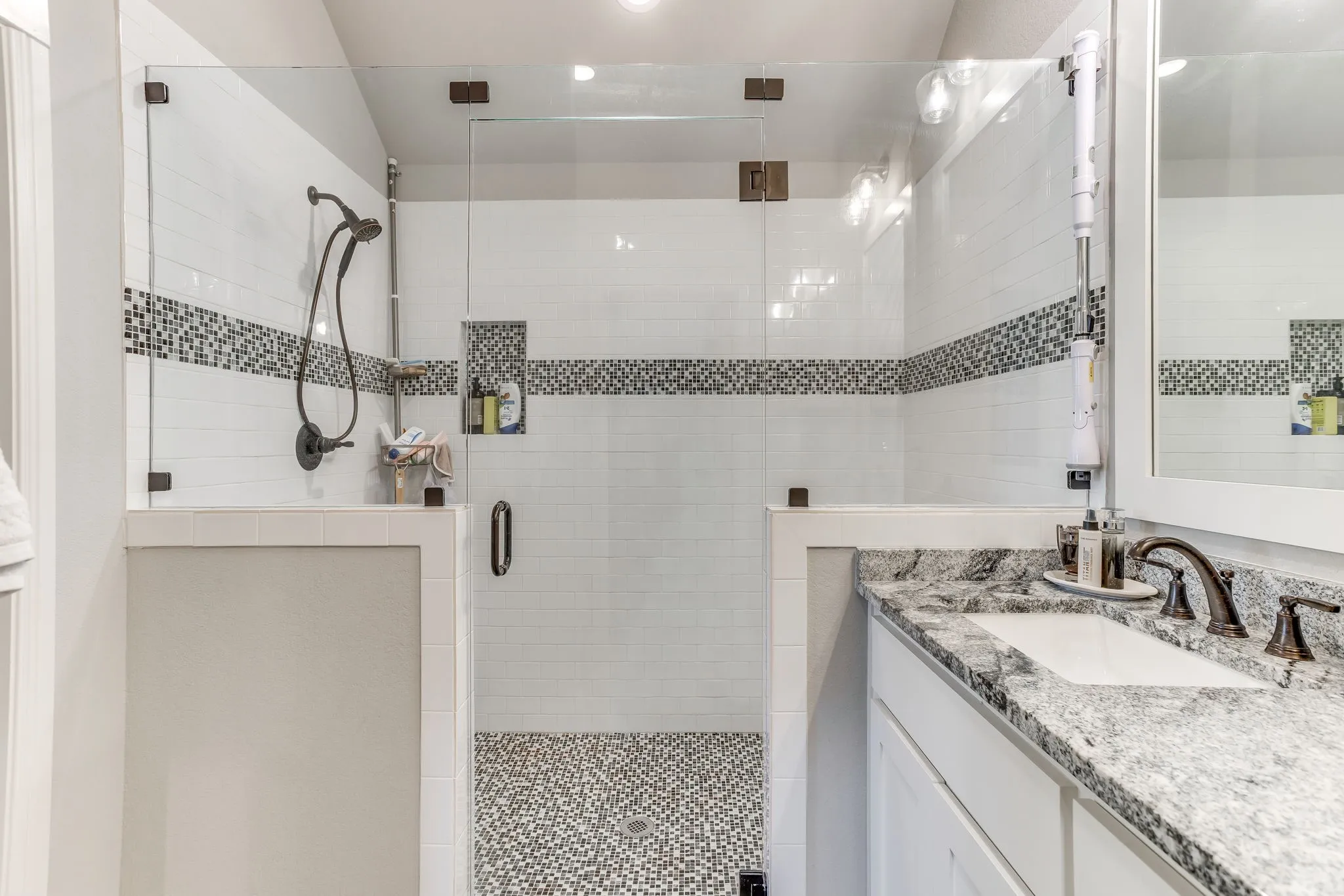 Single Family Residence For Sale in Parker County , 101 Buckeye Drive, Weatherford, Texas 76086, 4 Bedroom, 2 Bathroom, 2 Garage spaces, 1,810 Sqft, built in 2021, mls#21403053, Real Estate Agent in Weatherford, Homes For Sale in Parker county, Homes For Sale in Weatherford, Realtor in Weatherford Texas, Real Estate Brokerage Independent Realty Texas, Luminita Cordes Realtor