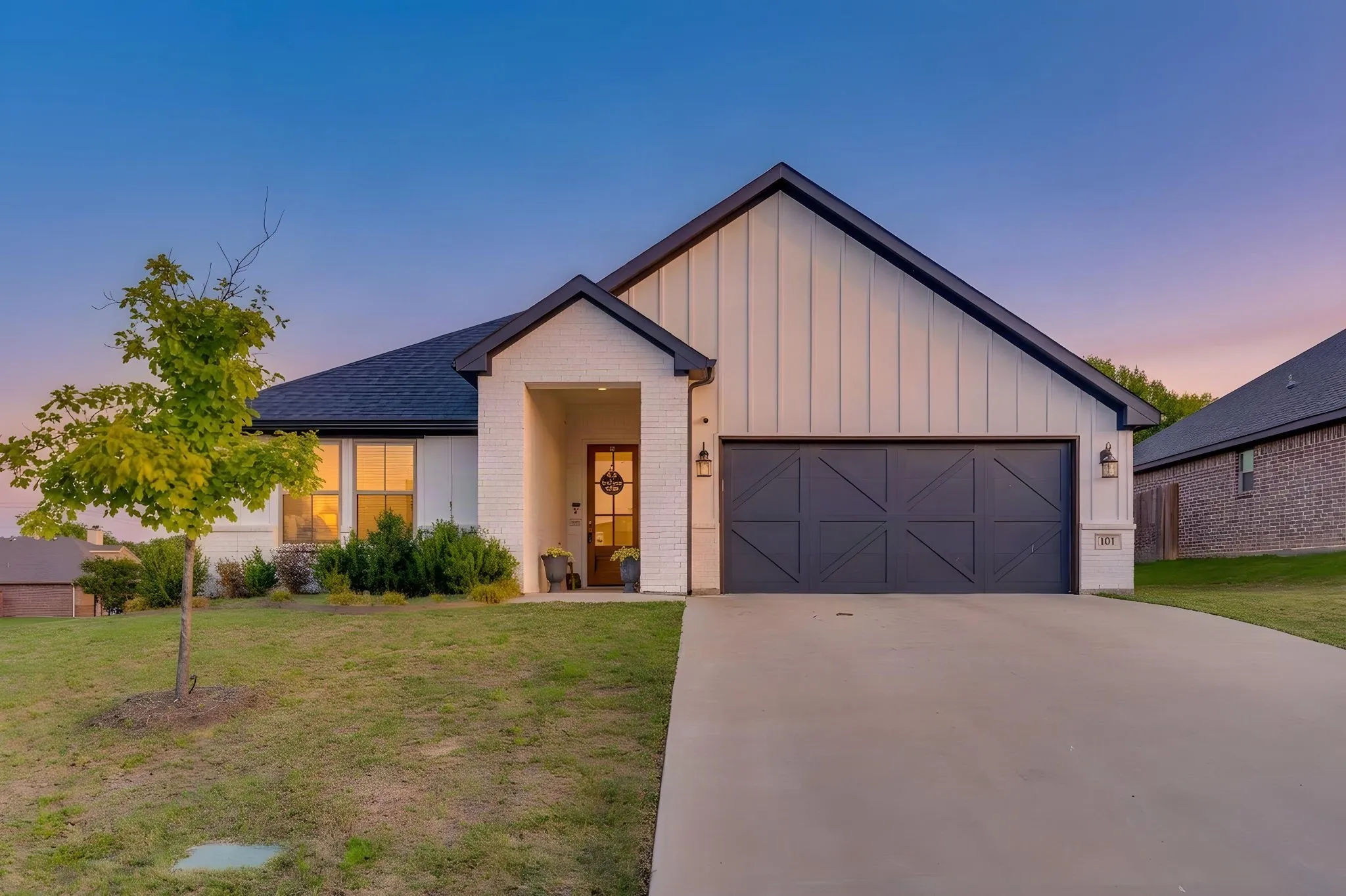 Single Family Residence For Sale in Parker County , 101 Buckeye Drive, Weatherford, Texas 76086, 4 Bedroom, 2 Bathroom, 2 Garage spaces, 1,810 Sqft, built in 2021, mls#21403053, Real Estate Agent in Weatherford, Homes For Sale in Parker county, Homes For Sale in Weatherford, Realtor in Weatherford Texas, Real Estate Brokerage Independent Realty Texas, Luminita Cordes Realtor