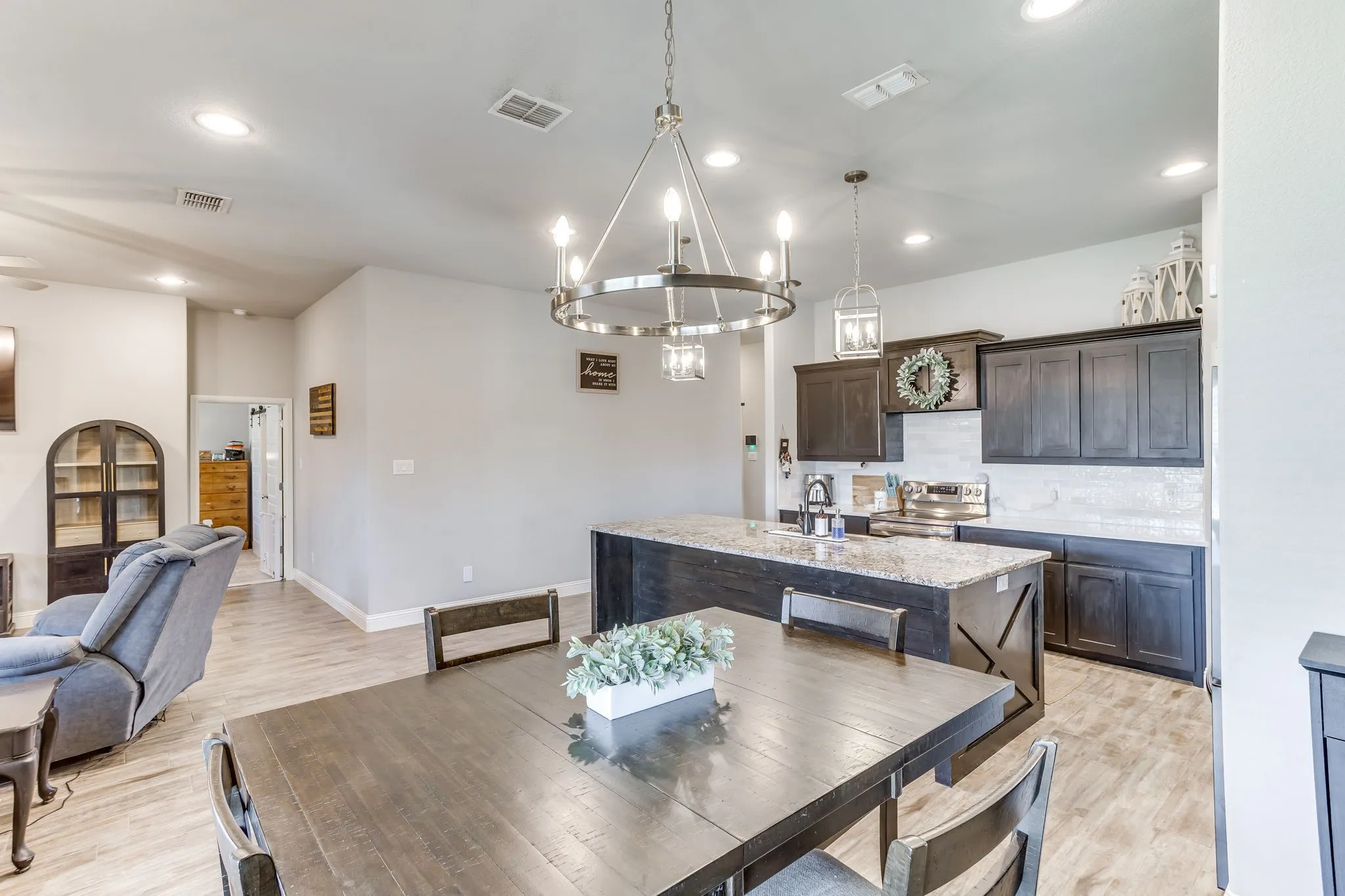 Single Family Residence For Sale in Parker County , 101 Buckeye Drive, Weatherford, Texas 76086, 4 Bedroom, 2 Bathroom, 2 Garage spaces, 1,810 Sqft, built in 2021, mls#21403053, Real Estate Agent in Weatherford, Homes For Sale in Parker county, Homes For Sale in Weatherford, Realtor in Weatherford Texas, Real Estate Brokerage Independent Realty Texas, Luminita Cordes Realtor