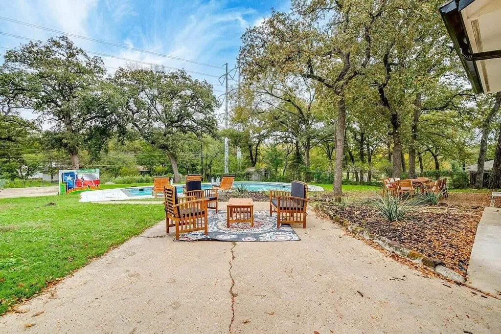Single Family Residence For Sale in Dallas County , 2306 Cypress Drive, Grand Prairie, Texas 75050, 6 Bedroom, 7 Bathroom, Garage spaces, 4,010 Sqft, built in 1962, mls#21398943, Real Estate Agent in Grand Prairie, Homes For Sale in Dallas county, Homes For Sale in Grand Prairie, Realtor in Grand Prairie Texas, Real Estate Brokerage Independent Realty Texas, Luminita Cordes Realtor
