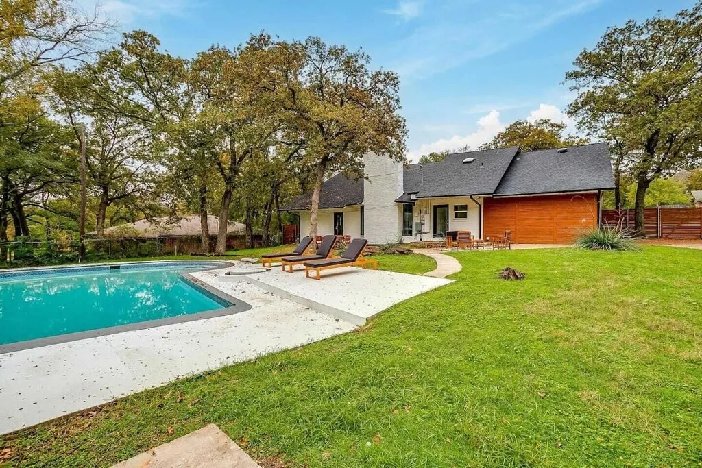 Single Family Residence For Sale in Dallas County , 2306 Cypress Drive, Grand Prairie, Texas 75050, 6 Bedroom, 7 Bathroom, Garage spaces, 4,010 Sqft, built in 1962, mls#21398943, Real Estate Agent in Grand Prairie, Homes For Sale in Dallas county, Homes For Sale in Grand Prairie, Realtor in Grand Prairie Texas, Real Estate Brokerage Independent Realty Texas, Luminita Cordes Realtor