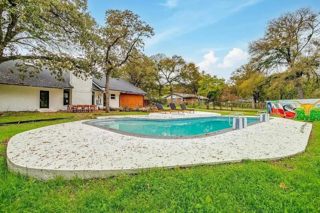 Single Family Residence For Sale in Dallas County , 2306 Cypress Drive, Grand Prairie, Texas 75050, 6 Bedroom, 7 Bathroom, Garage spaces, 4,010 Sqft, built in 1962, mls#21398943, Real Estate Agent in Grand Prairie, Homes For Sale in Dallas county, Homes For Sale in Grand Prairie, Realtor in Grand Prairie Texas, Real Estate Brokerage Independent Realty Texas, Luminita Cordes Realtor