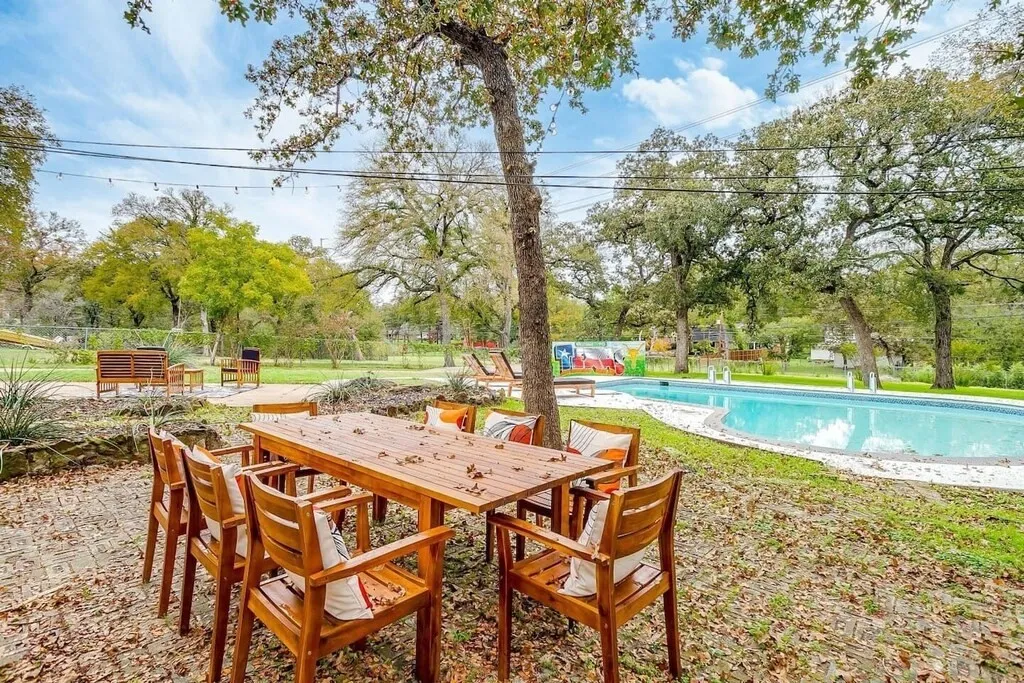 Single Family Residence For Sale in Dallas County , 2306 Cypress Drive, Grand Prairie, Texas 75050, 6 Bedroom, 7 Bathroom, Garage spaces, 4,010 Sqft, built in 1962, mls#21398943, Real Estate Agent in Grand Prairie, Homes For Sale in Dallas county, Homes For Sale in Grand Prairie, Realtor in Grand Prairie Texas, Real Estate Brokerage Independent Realty Texas, Luminita Cordes Realtor