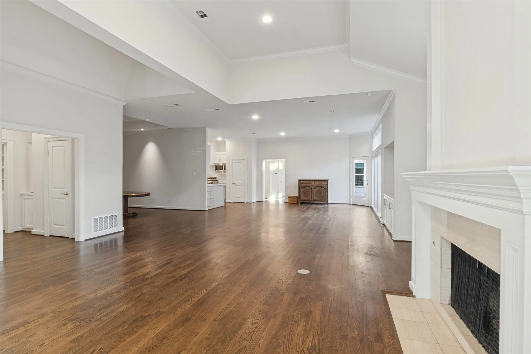 Single Family Residence For Sale in Dallas County , 7338 Lane Park Drive, Dallas, Texas 75225, 3 Bedroom, 2 Bathroom, 2 Garage spaces, 2,986 Sqft, built in 1986, mls#21406068, Real Estate Agent in Dallas, Homes For Sale in Dallas county, Homes For Sale in Dallas, Realtor in Dallas Texas, Real Estate Brokerage Independent Realty Texas, Luminita Cordes Realtor