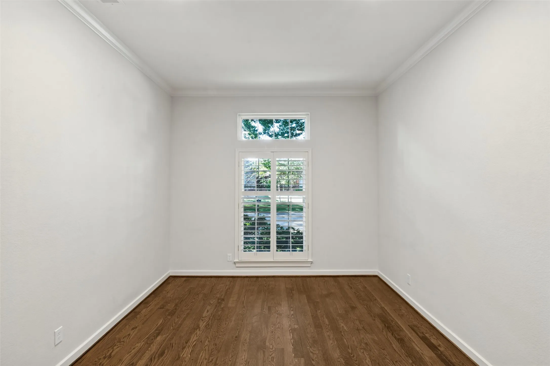 3rd bedroom in front of house